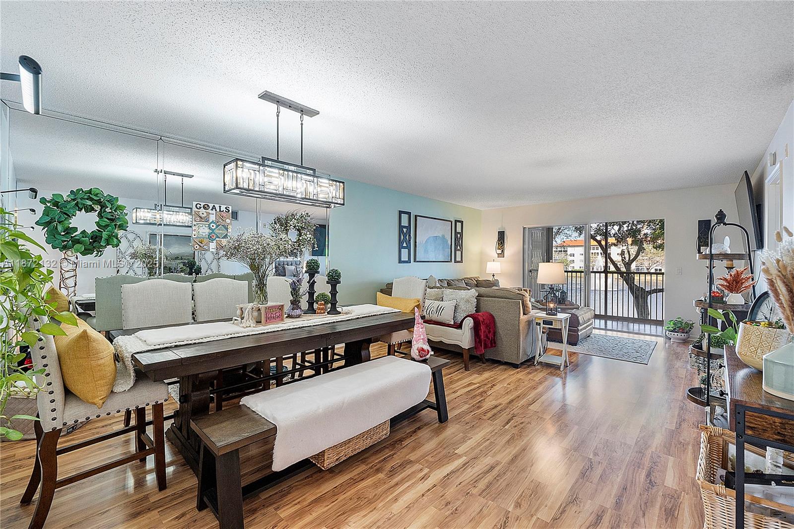 Ivanhoe East At Century V