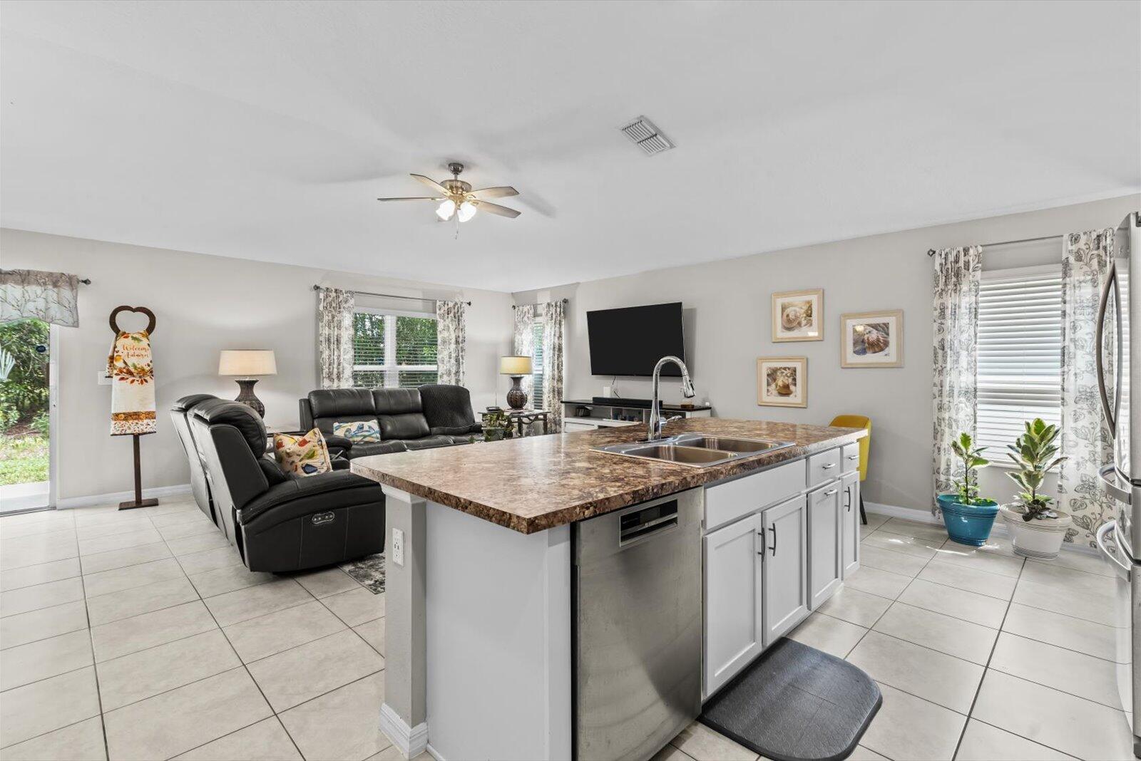 Photo 14 of home located at 5815 NW Pine Trail Circle, Port St Lucie FL
