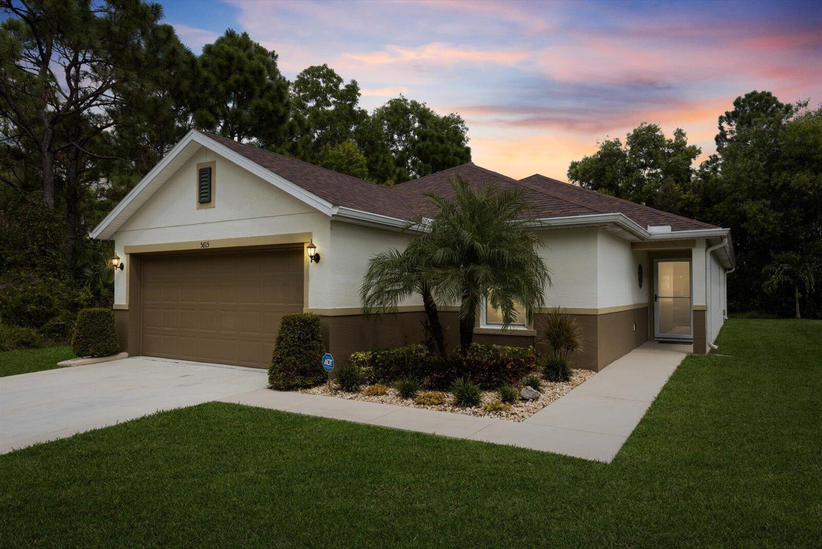 Photo 2 of home located at 5815 NW Pine Trail Circle, Port St Lucie FL