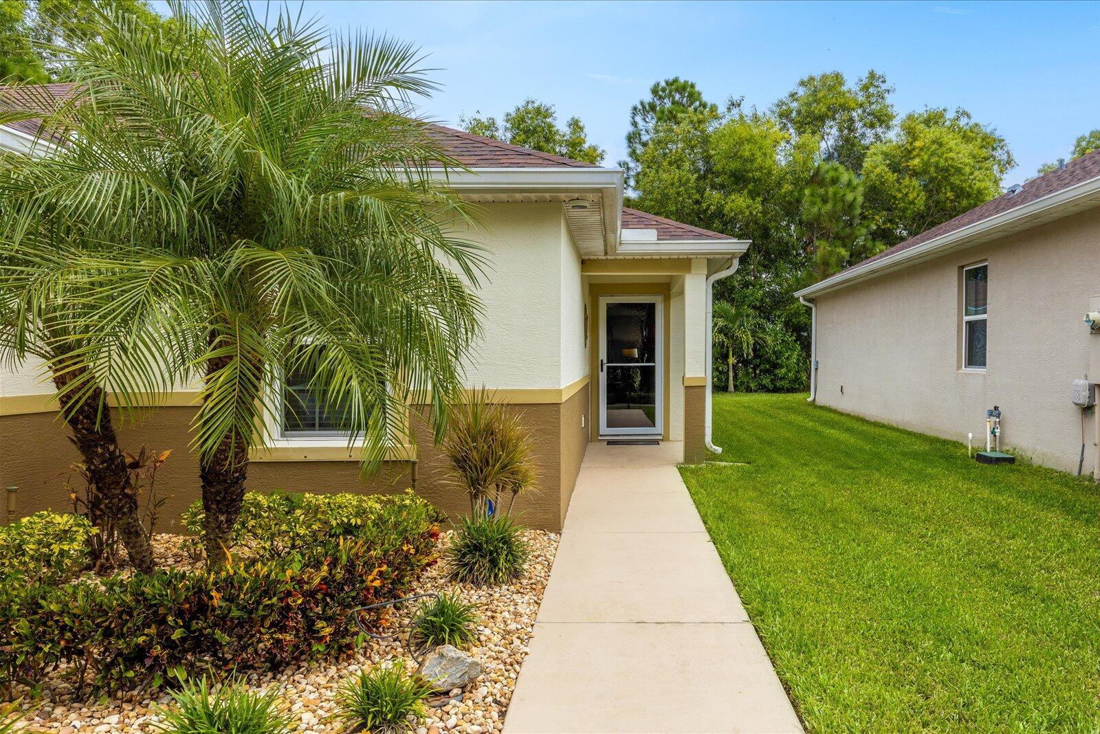 Photo 3 of home located at 5815 NW Pine Trail Circle, Port St Lucie FL