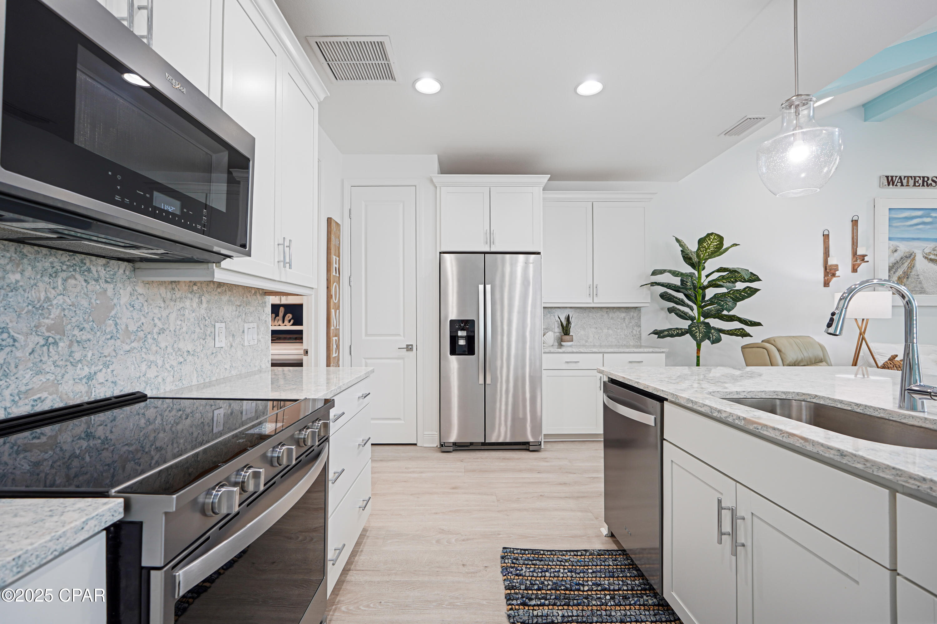 Image 12 For 8341 Fins Up Court