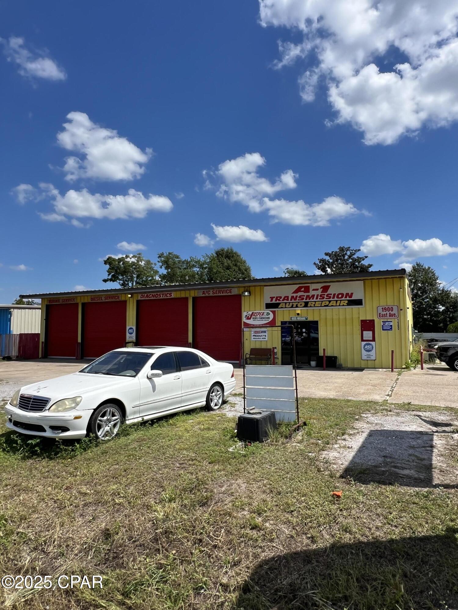 Image 3 For 1900 East Avenue