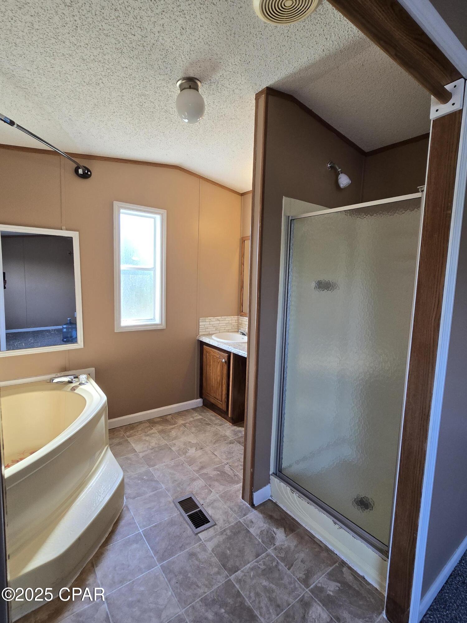 Uh_vhd0xya_1ewgi7txygcn2wmiqpbiddxkxiha6jmi