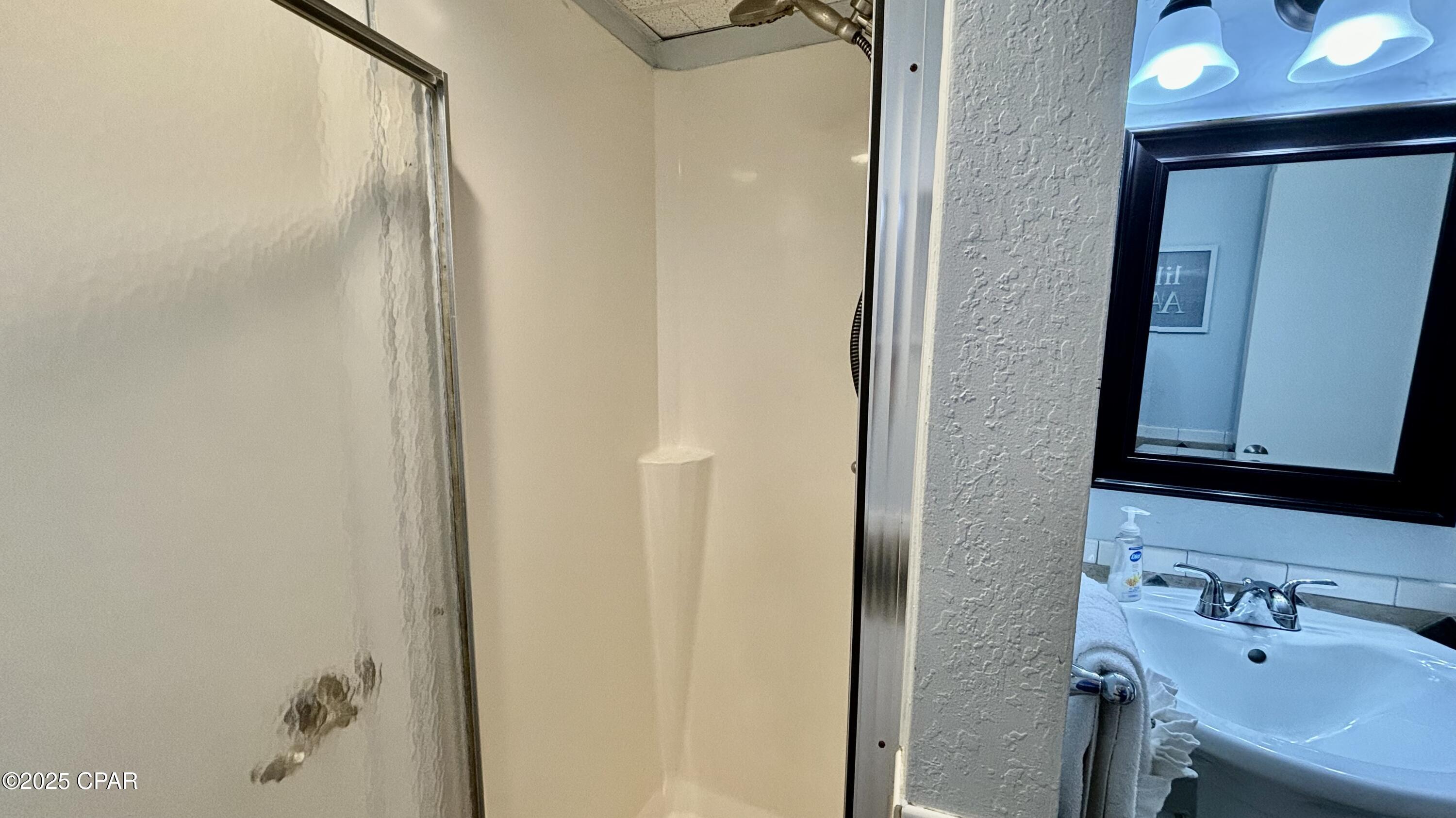 Image 8 For 8727 Thomas Drive D5