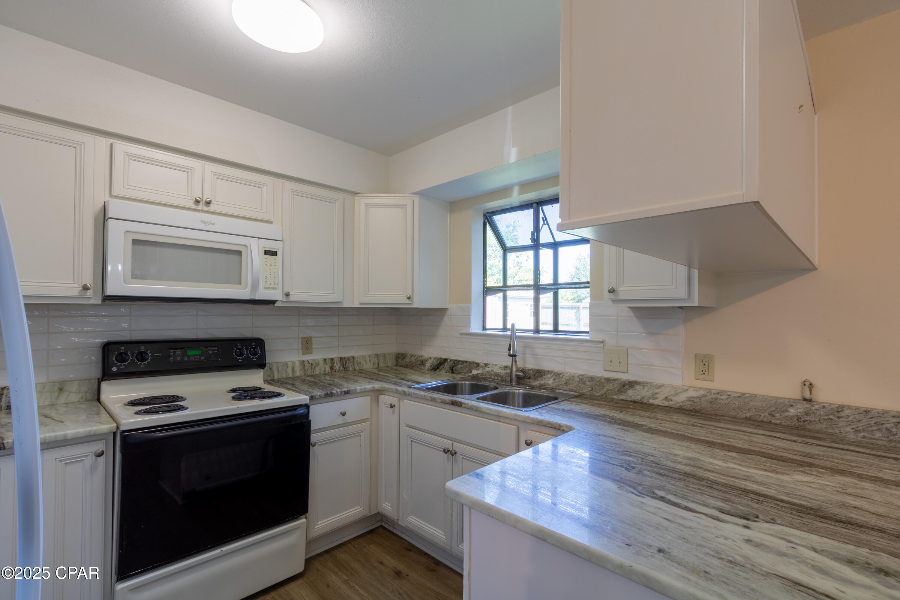 Image 10 For 510 Venetian Way