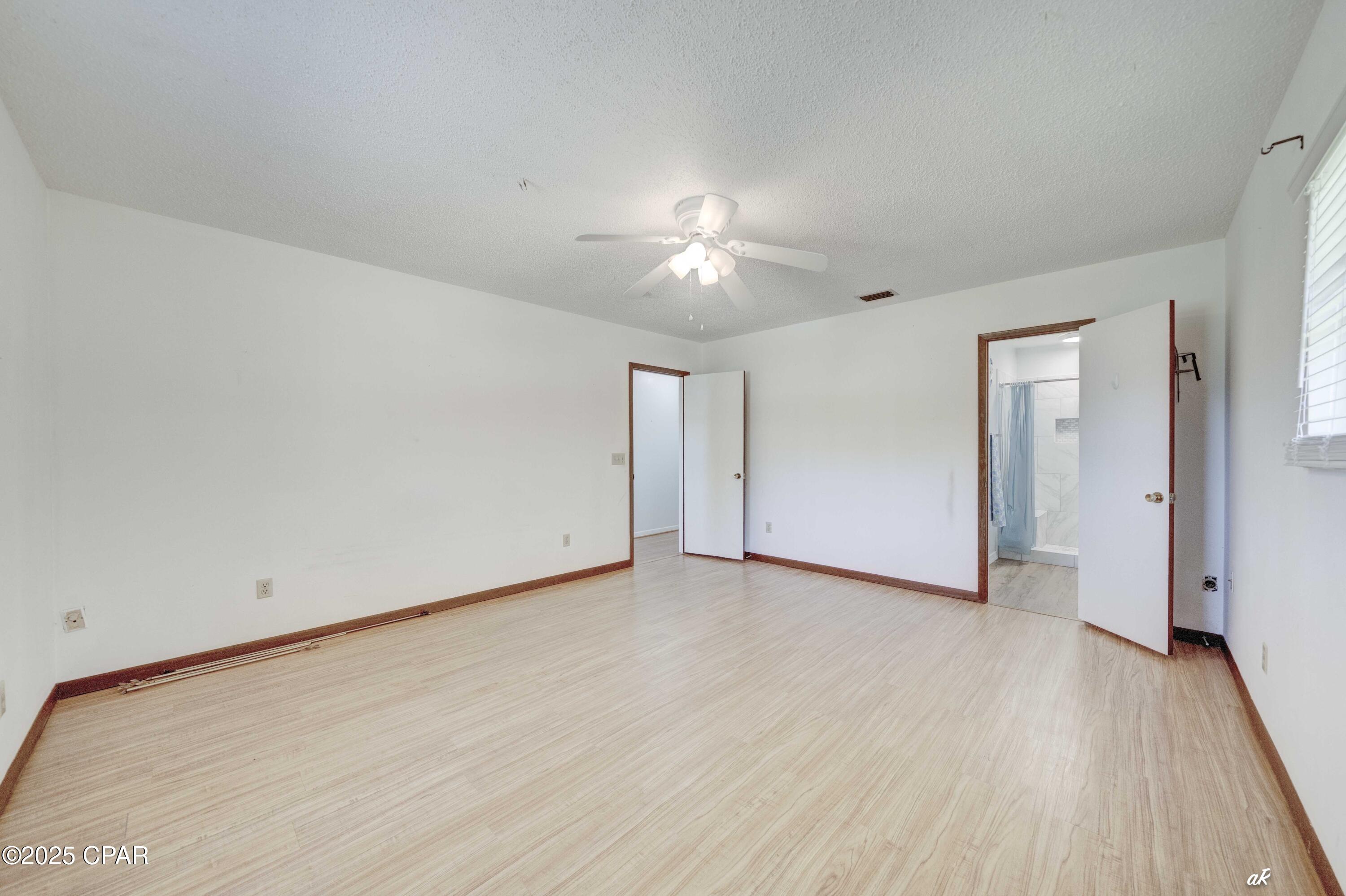 Lrxbpu4z28_a2qqz1g6fyaqaoxem9eeaewcvzaer300