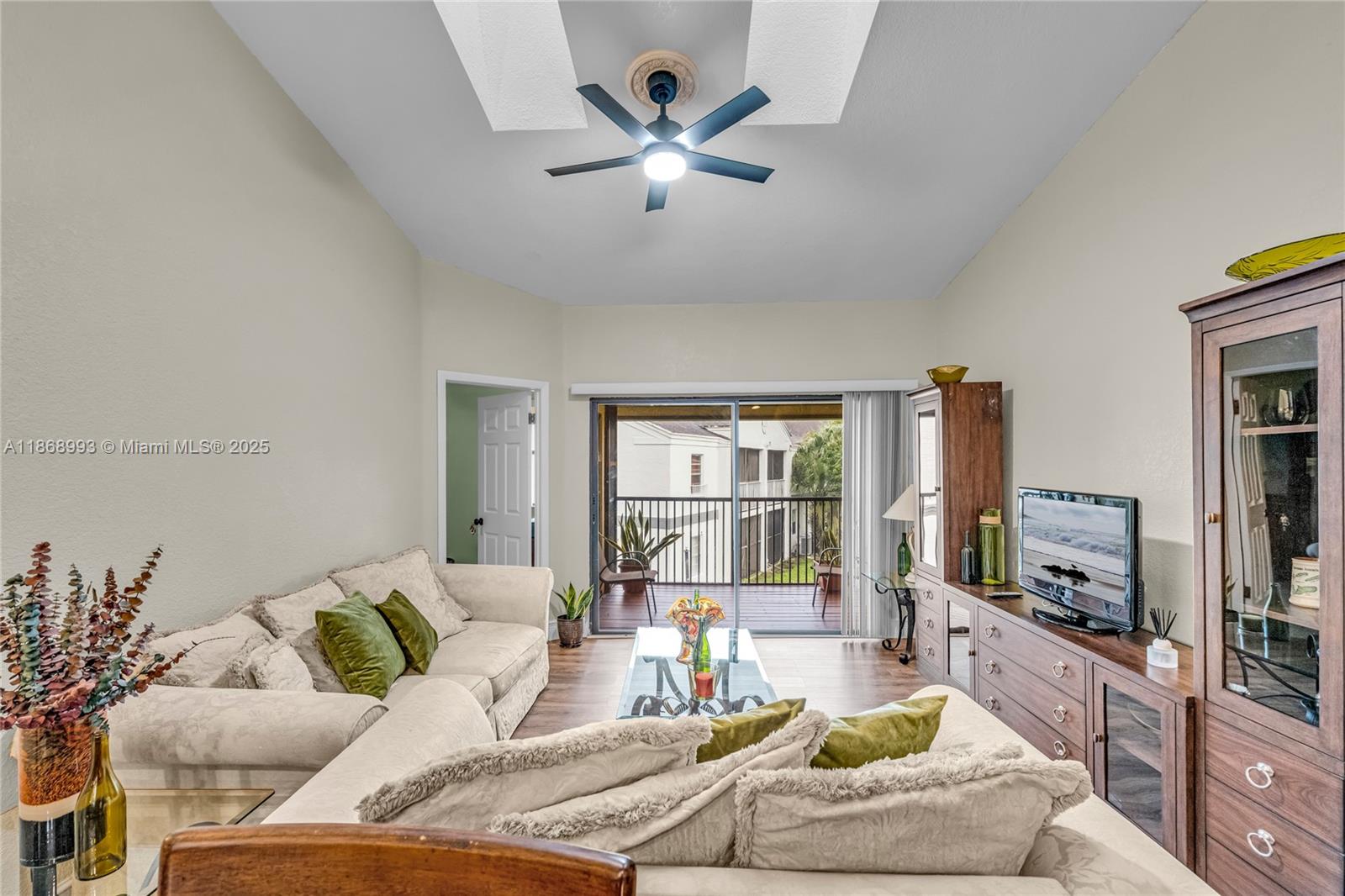 Circle Villas (The) Condo