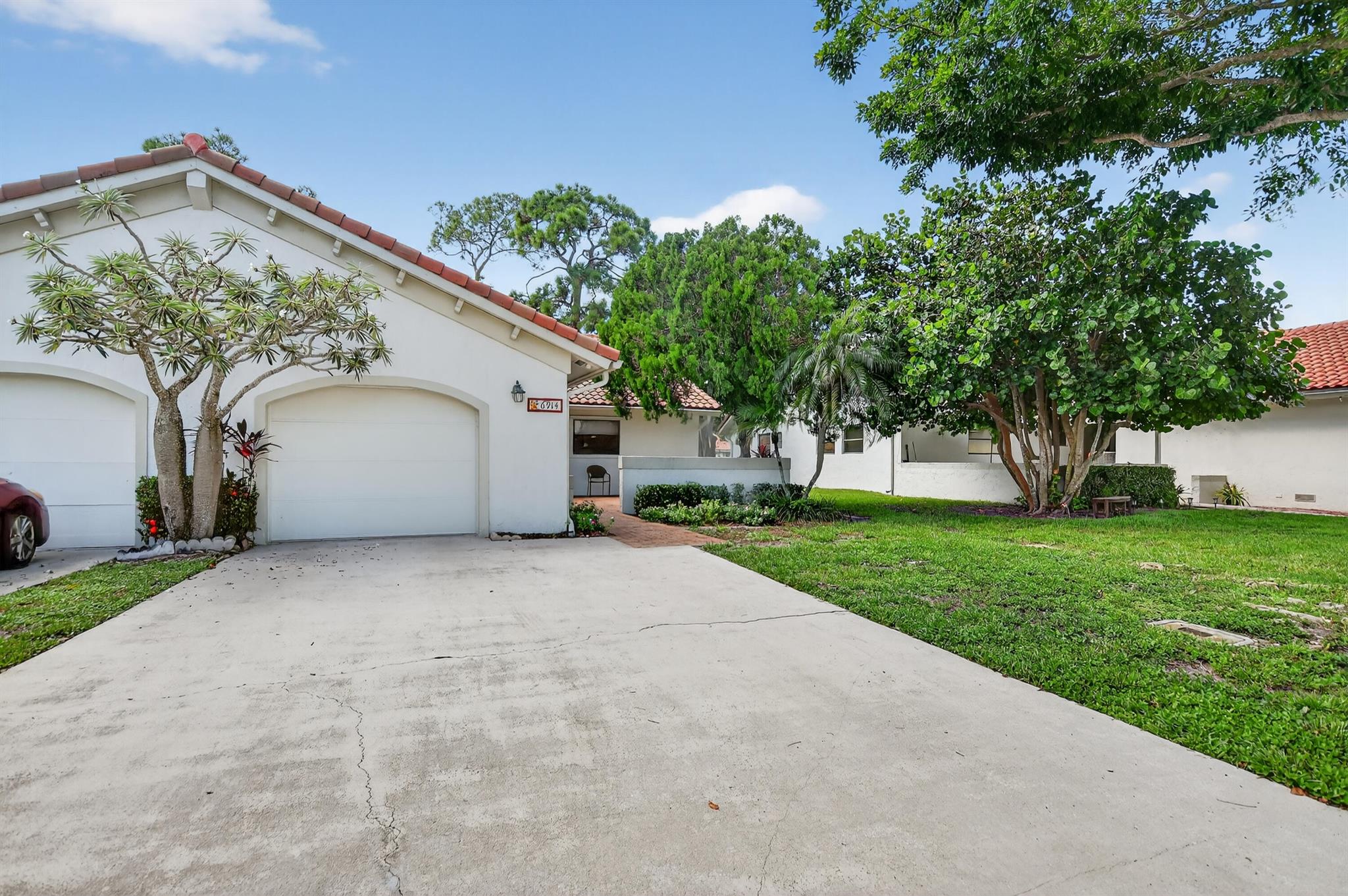 RARE OPPORTUNITY TO OWN THIS IMMACULATE CORNER UNIT VILLA WITH OVERSIZED ONE CAR GARAGE, IN THE HIGHLY DESIRABLE TIBURON II COMMUNITY! LOCATED IN CENTRAL BOCA. IMPACT WINDOWS , ROOF 2017 ,  UPDATED KITCHEN WITH TOP OF THE LINE APPPLIANCES. ENCLOSED FLORIDA ROOMOVERSIZED 1 CAR GARAGE. BEAUTIFUL PRIVATE BACK PATIO WITH ALL PAVERS.. FRONT OF HOUSE HAS ANOTHER BEAUTIFUL PAVED PATI0 , SPLIT BEDROOM PLAN & OVERSIZED PRIMARY BEDROOM . VOLUME CEILINGS & OPEN FLOOR PLAN. LARGE LIVING ROOM & FLORIDA ROOM. BEAUTIFUL TILE FLOORS . CLOSE PROXIMITY TO SHOPPING,TOWN CENTER MALL,BEACHES,YMCA ,RESTURANTS , A-RATED SCHOOLS, W/EASY ACCESS TO THE TURNPIKE & I-95 & JUST MINUTES DRIVE TO THE BEACH. COMMUNITY POOL , CLUBHOUSE & TENNIS COURTS.