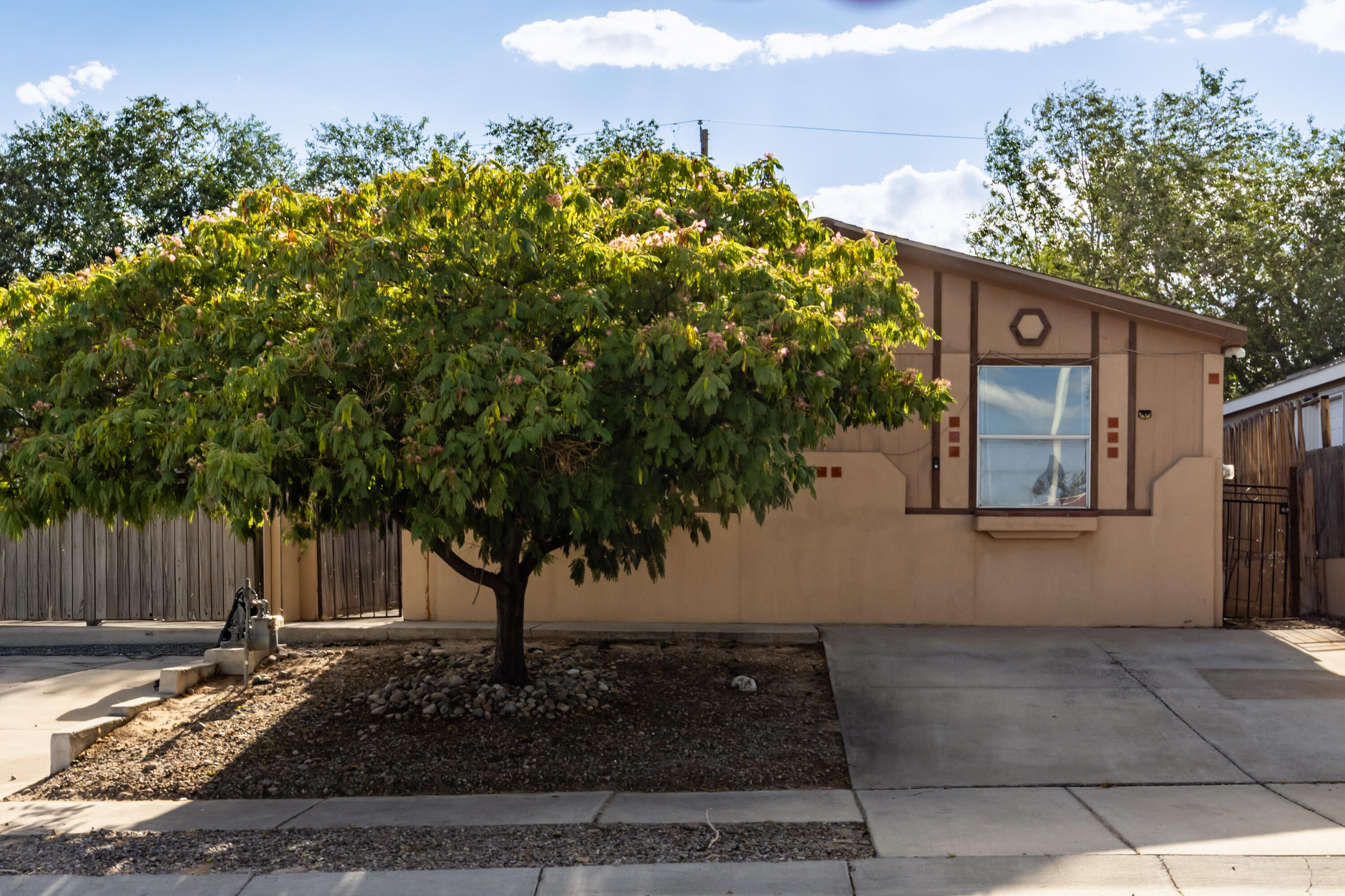 Manufactured home in a well-kept community. The home features 3 bedrooms and 2 bathrooms. The home has been freshly painted and has a roof warranty that is transferable. This home will not last long, please bring your buyer today. This home is close to schools, many amenities and easy access to the highway for commuting.
