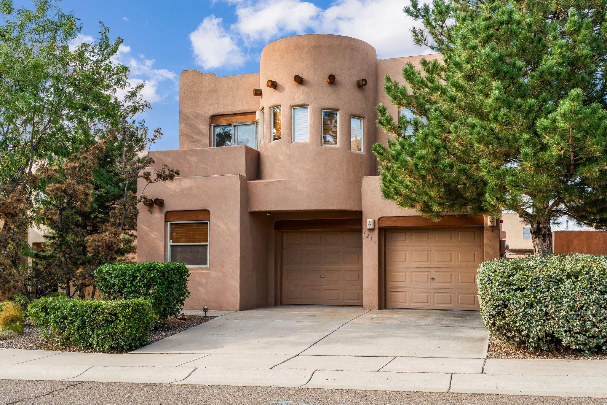 This RayLee-built home in the Northeast Heights is all about comfort and convenience. You'll be a short walk from Tincan Alley and Stone Age Climbing, with plenty of restaurants and activities nearby. Inside, the wood floors and tongue-and-groove ceilings on the main level are warm and welcoming. The spacious primary suite has its own steam shower for a spa like feel. Several recent major updates add peace of mind, including a new PVC membrane roof with transferable warranty (2018), owned solar panels with transferrable warranty (2020), and a new water heater, furnace, and AC (2021). The low-maintenance yard showcases stunning mountain views, while the central location, good schools and easy access to all Albuquerque has to offer makes this home a solid choice.