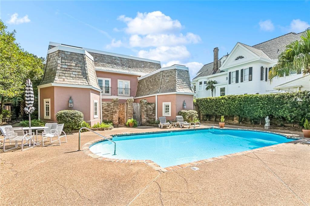 listing main picture