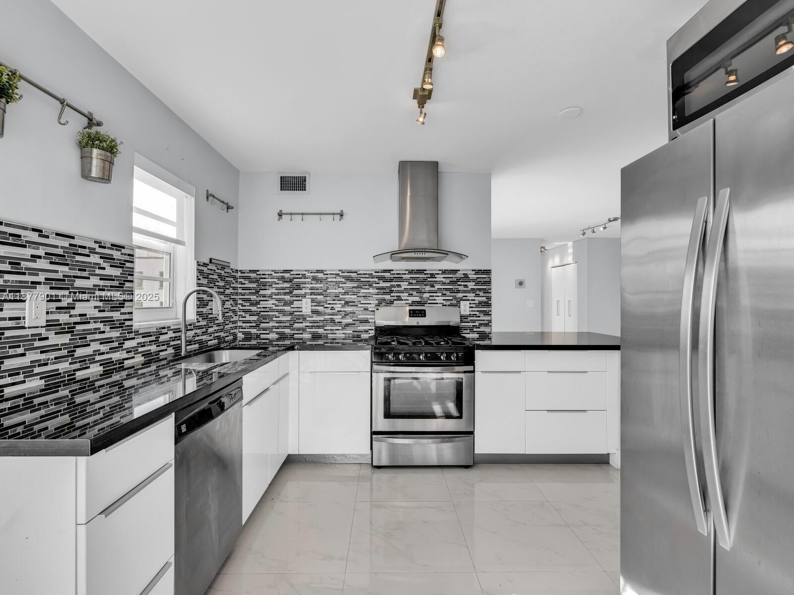 Property photo # 0