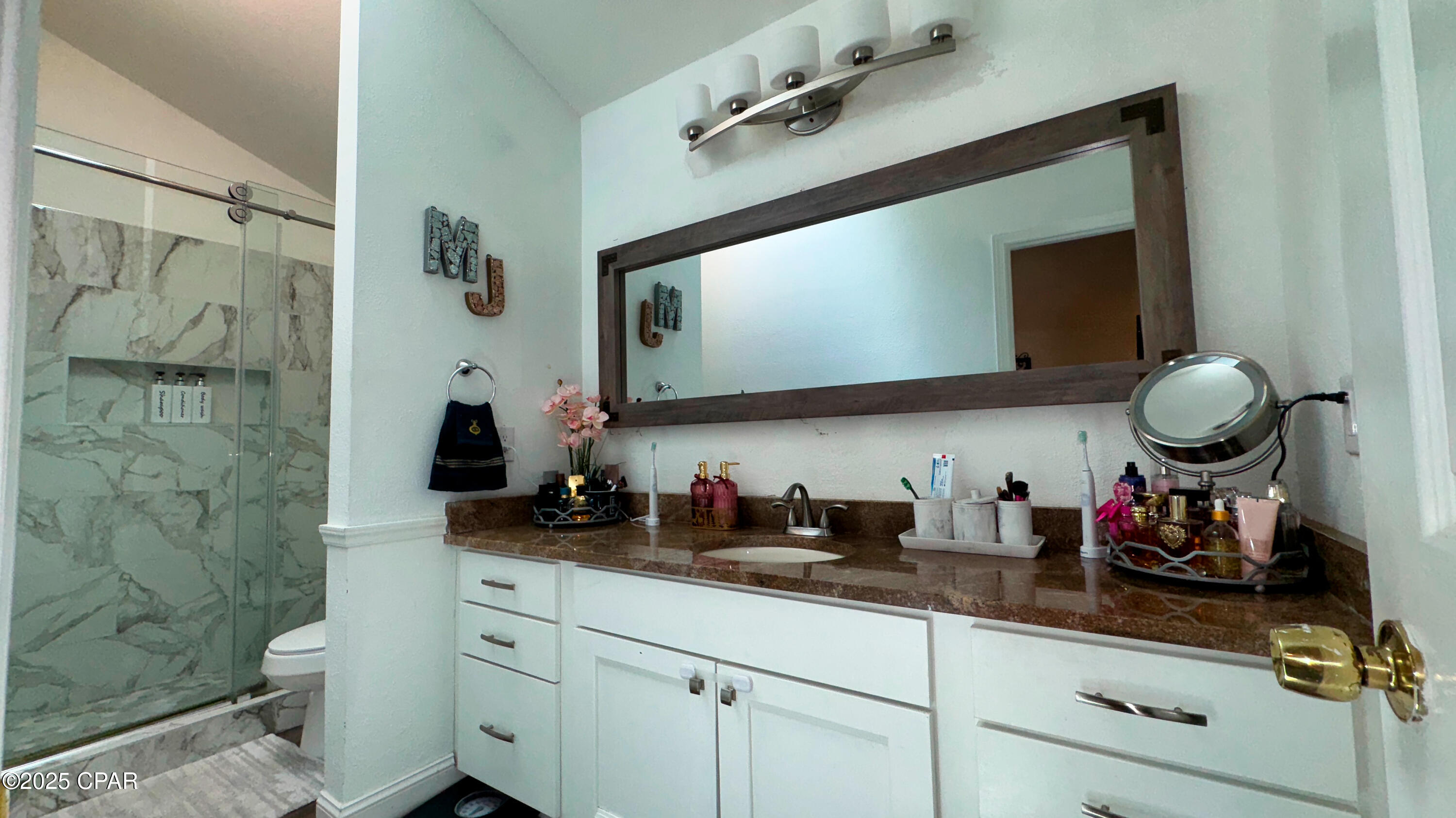 Cmmbrmumqw_wnlypaxr8m0bnpr_xyjepers2f3ucpa0