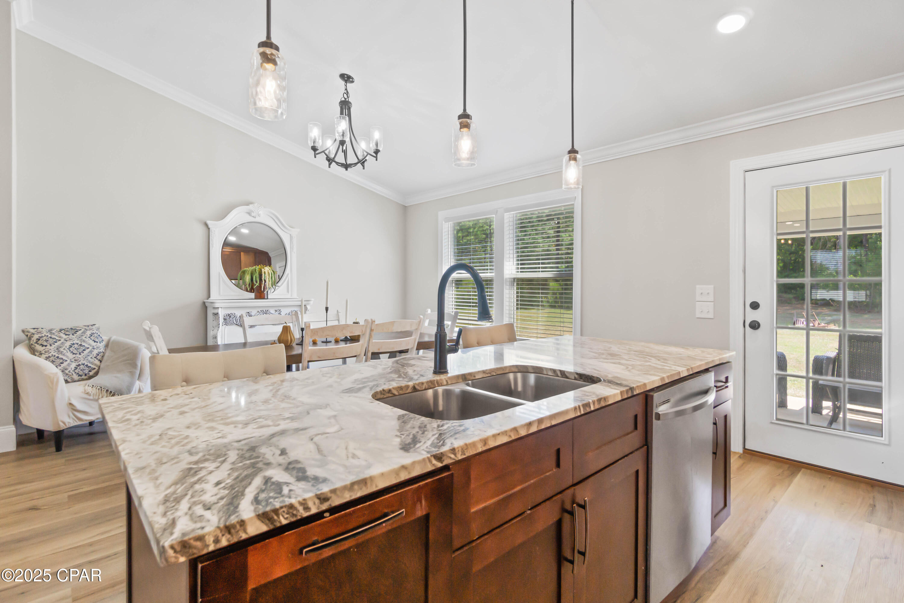 Un Ahrnqu5htwtuitdtcvvk_rmbxvzgowyqqb4i4l1g