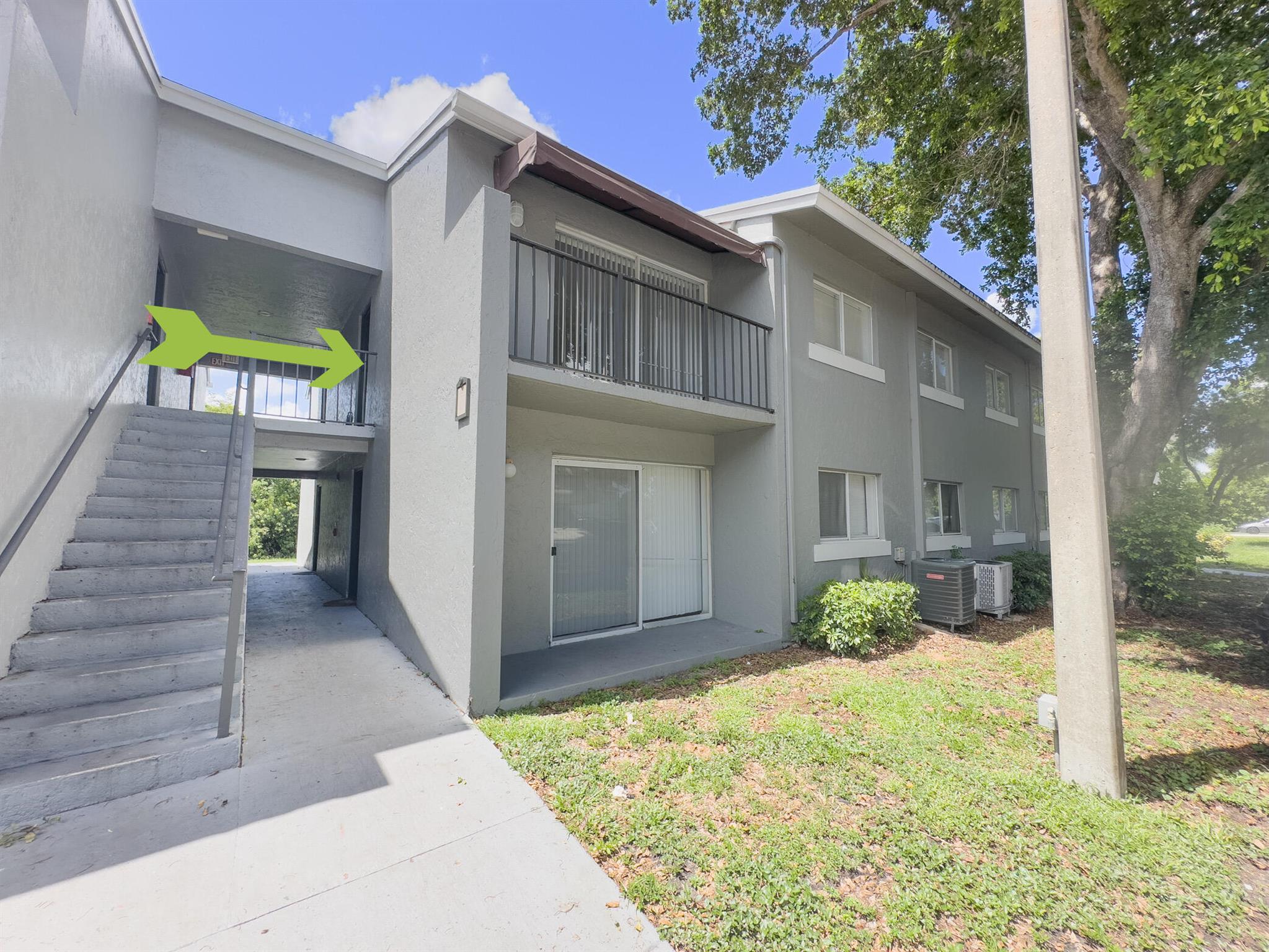 1201 Lake Victoria Drive Unit P, West Palm Beach, Florida 33411