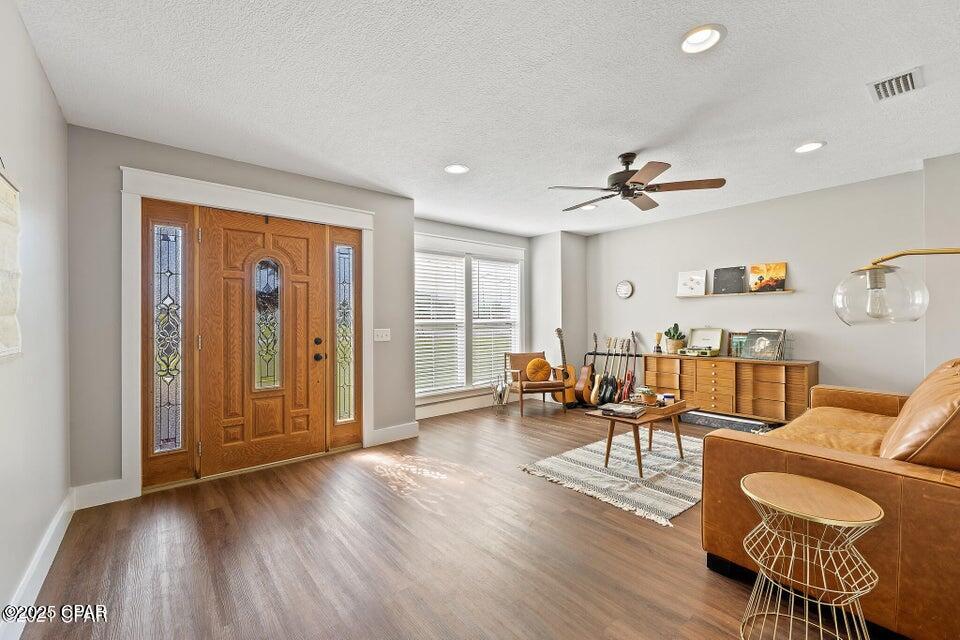 Cccj9rnt0cg1vosmaafld_vqawkicd4yeltsahfeibe