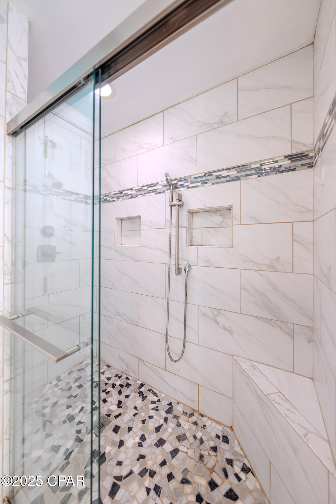 Uhoc2onuhmbzktjxvcbxed8mb2e_acujix7sv7jom7g