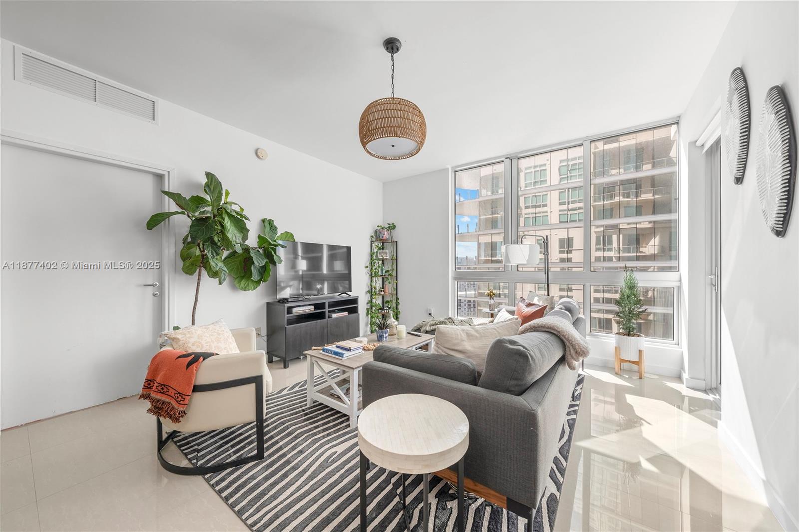 Bright, luxurious 2-bedroom condo on the waterfront. Steps from Miami’s finest restaurants, shops, and entertainment, with quick, traffic-free access to I-95. Ideal for professionals and city lovers seeking style and convenience. There are two assigned parking spaces.