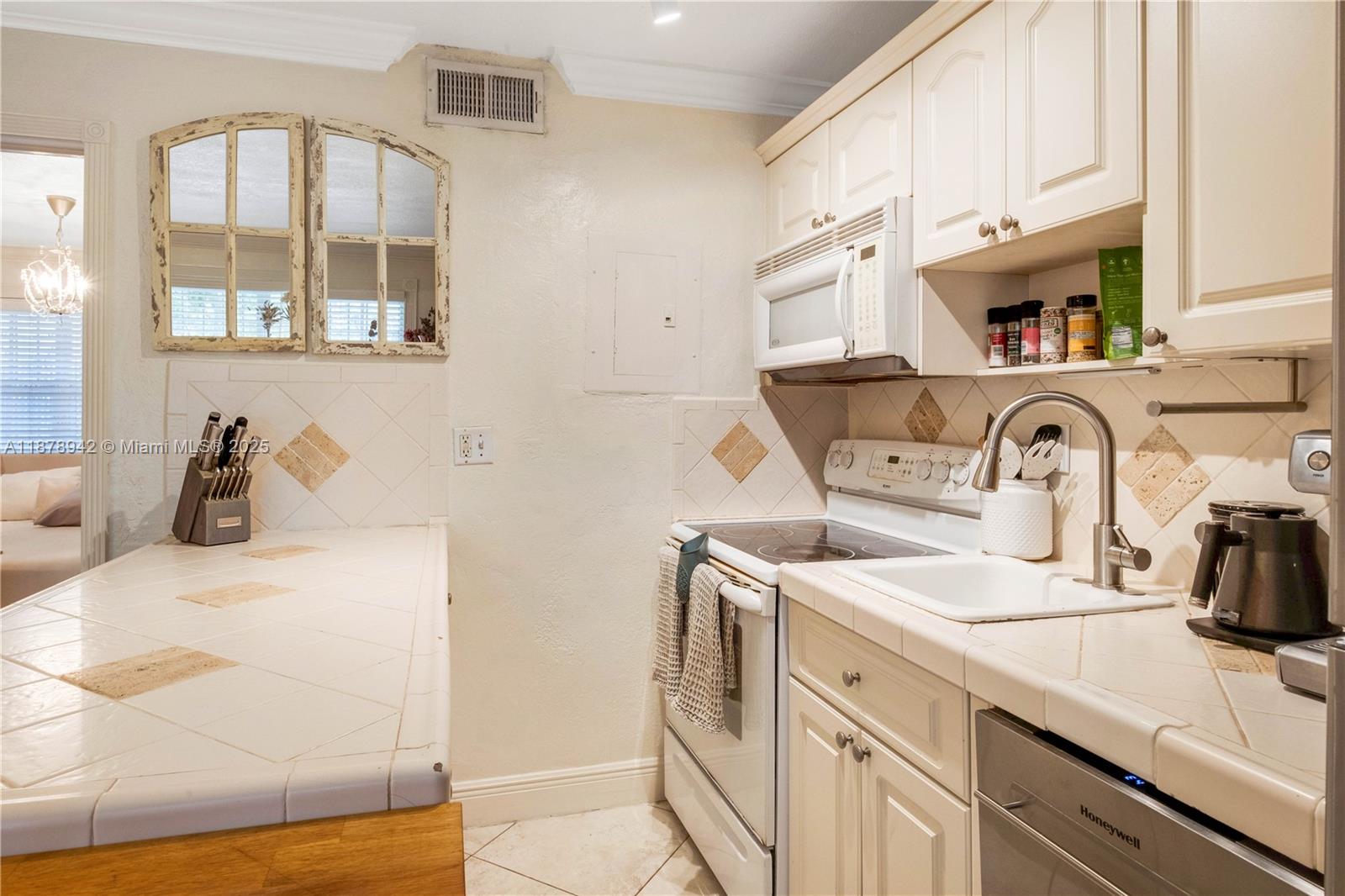 Property photo # 9