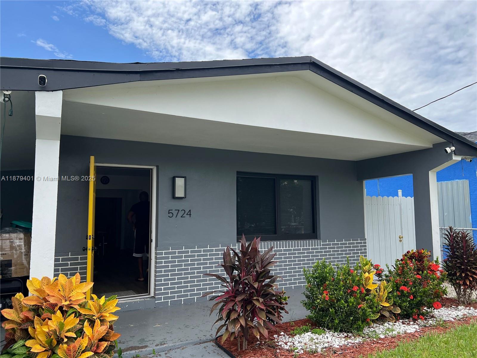 5724 18th St, West Park, Florida 33023