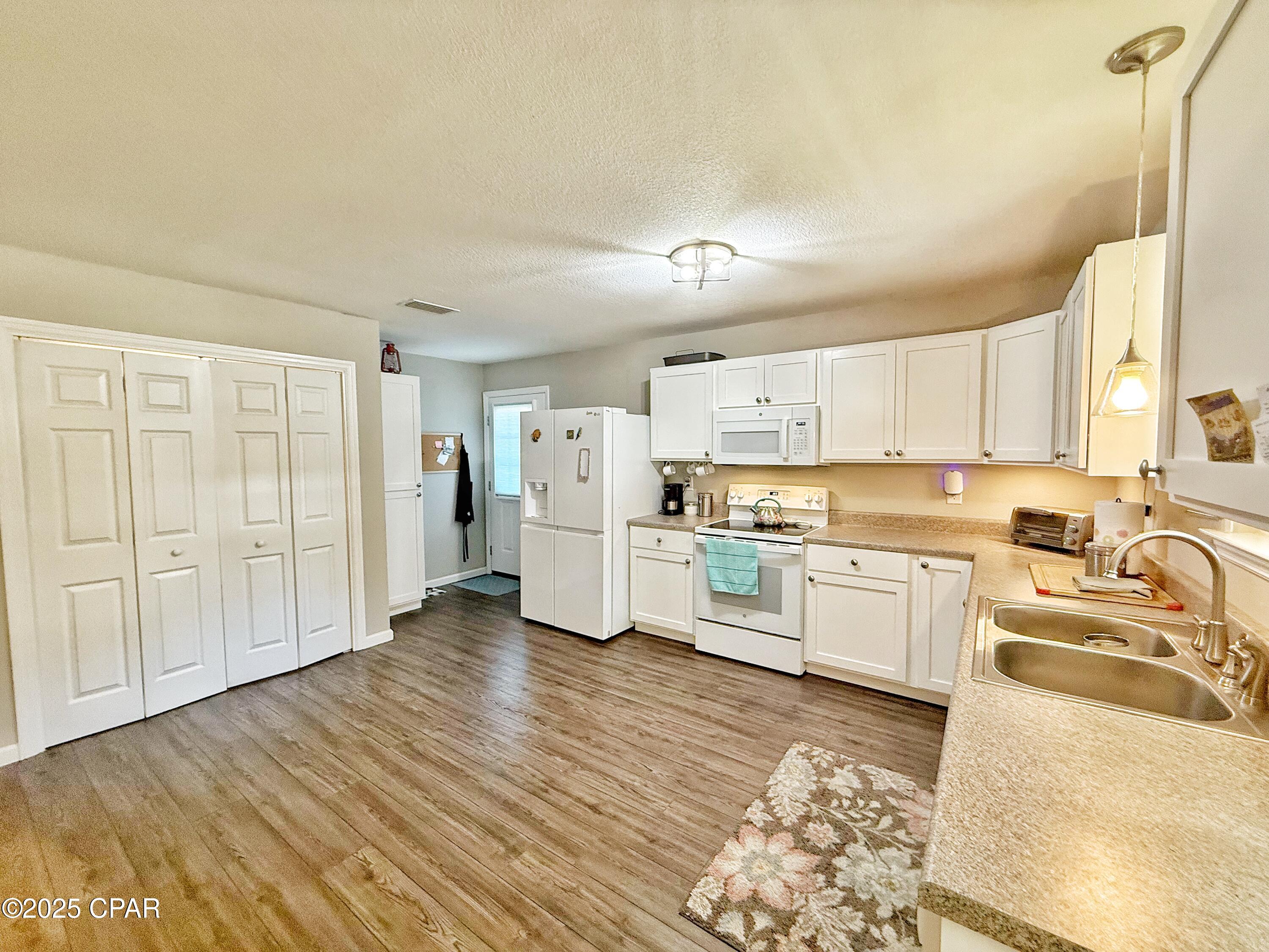 0dqbp7vbnksmyjvl8 4aix5vmok8bek6ingtybo6jay