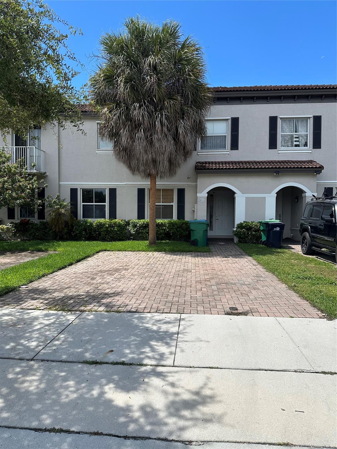 BEAUTIFUL 2 STORY TOWNHOME WITH 3 BEDROOMS, 2.5 BATHS, GREAT LOCATION WALKING DISTANCE TO THE SHOPPING CENTER ON 88TH STREET.  THE MASTER BEDROOM CONSISTS OF A HUGH WALK IN CLOSET AND LARGE BATHROOM.  LARGE KITCHEN WITH GRANITE COUNTERTOP.  PRIVATE GATED BACKYARD WITH FRUIT TREES. HOA IS $255/MO PLUS $34 FOR ALARM AND WIFI