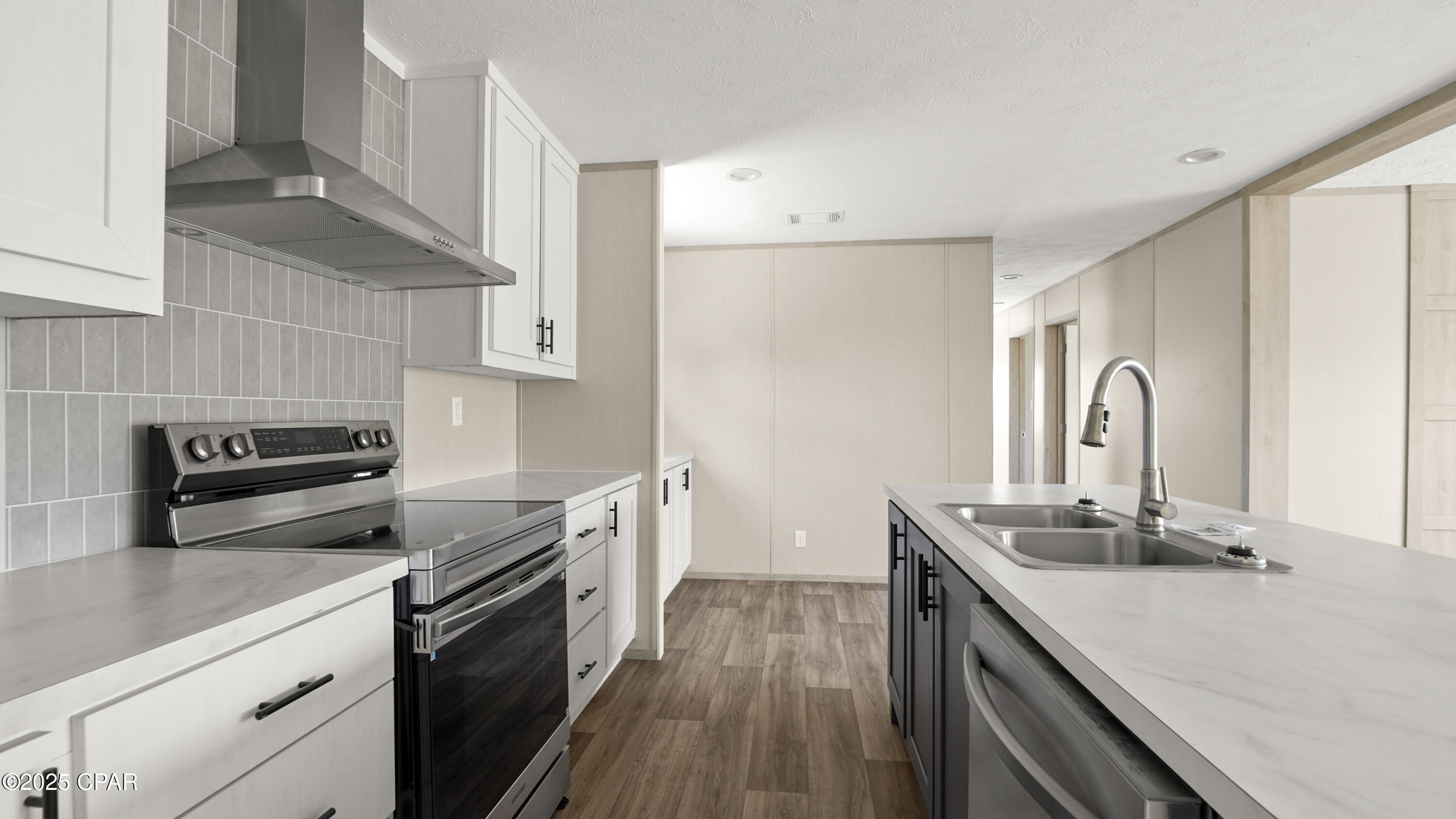 Um_gmsanefg6d A0neqwhg3r1lfkyff6frhu6wxeve4