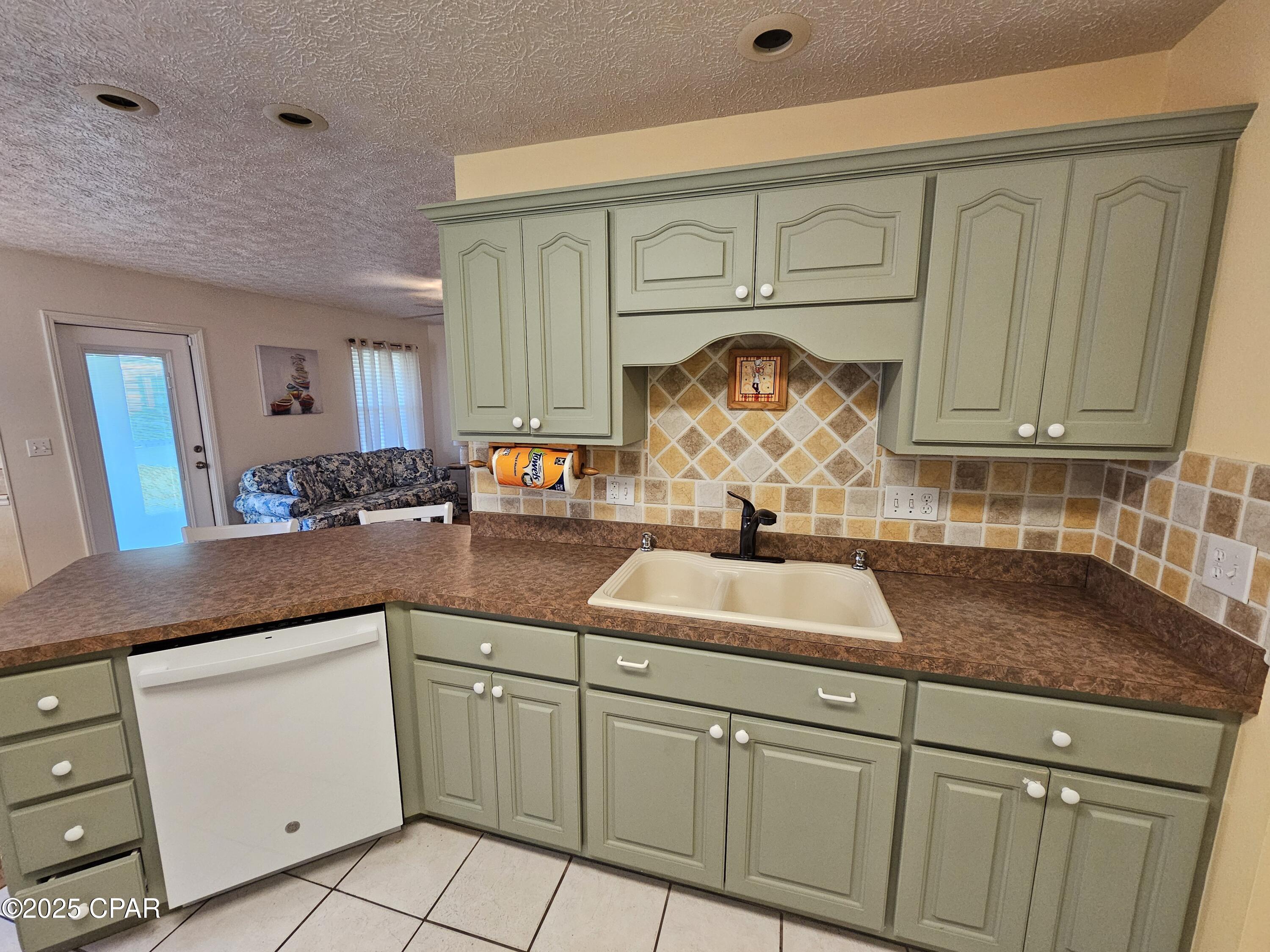 Xrpy0m0vlecurvc3ibuxfqybah6zfx29hjgccwj_ev0