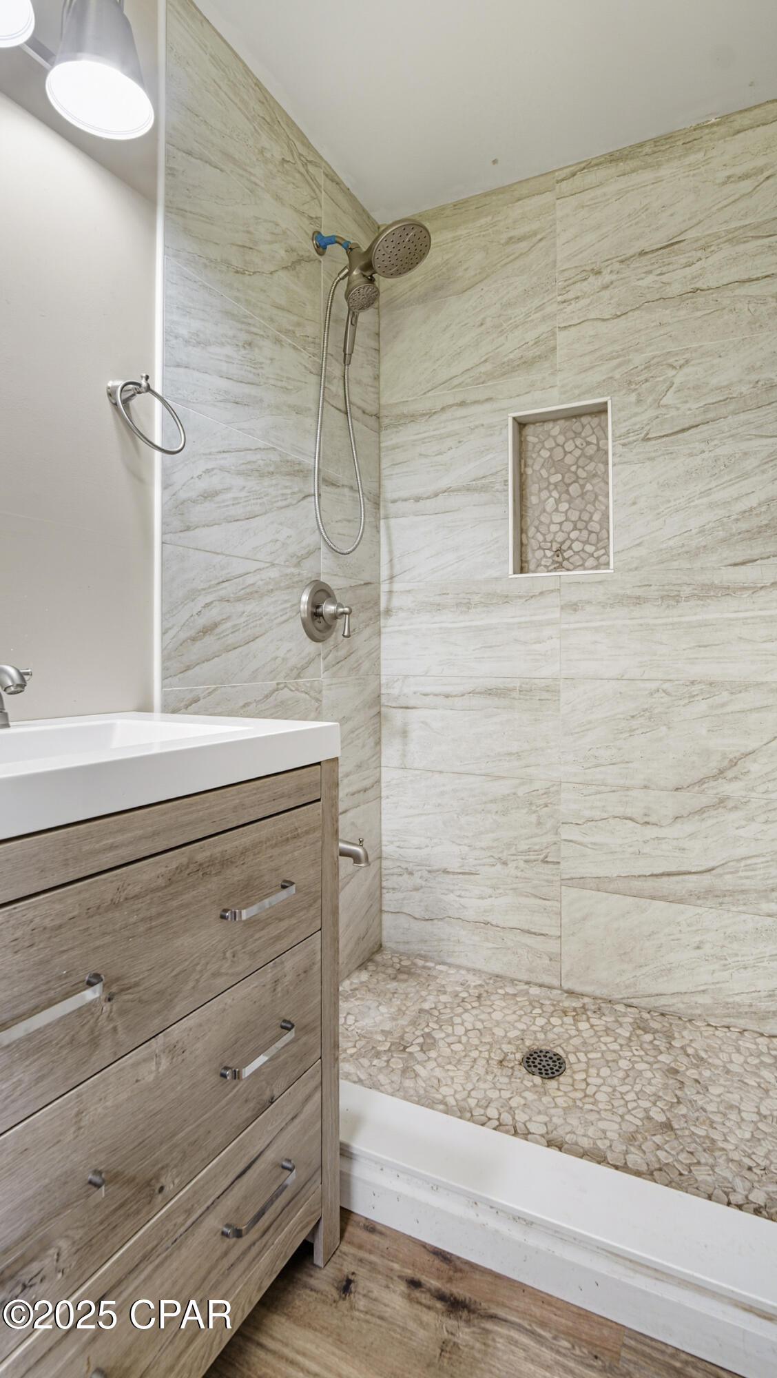 Image 24 For 1112 Earl Avenue