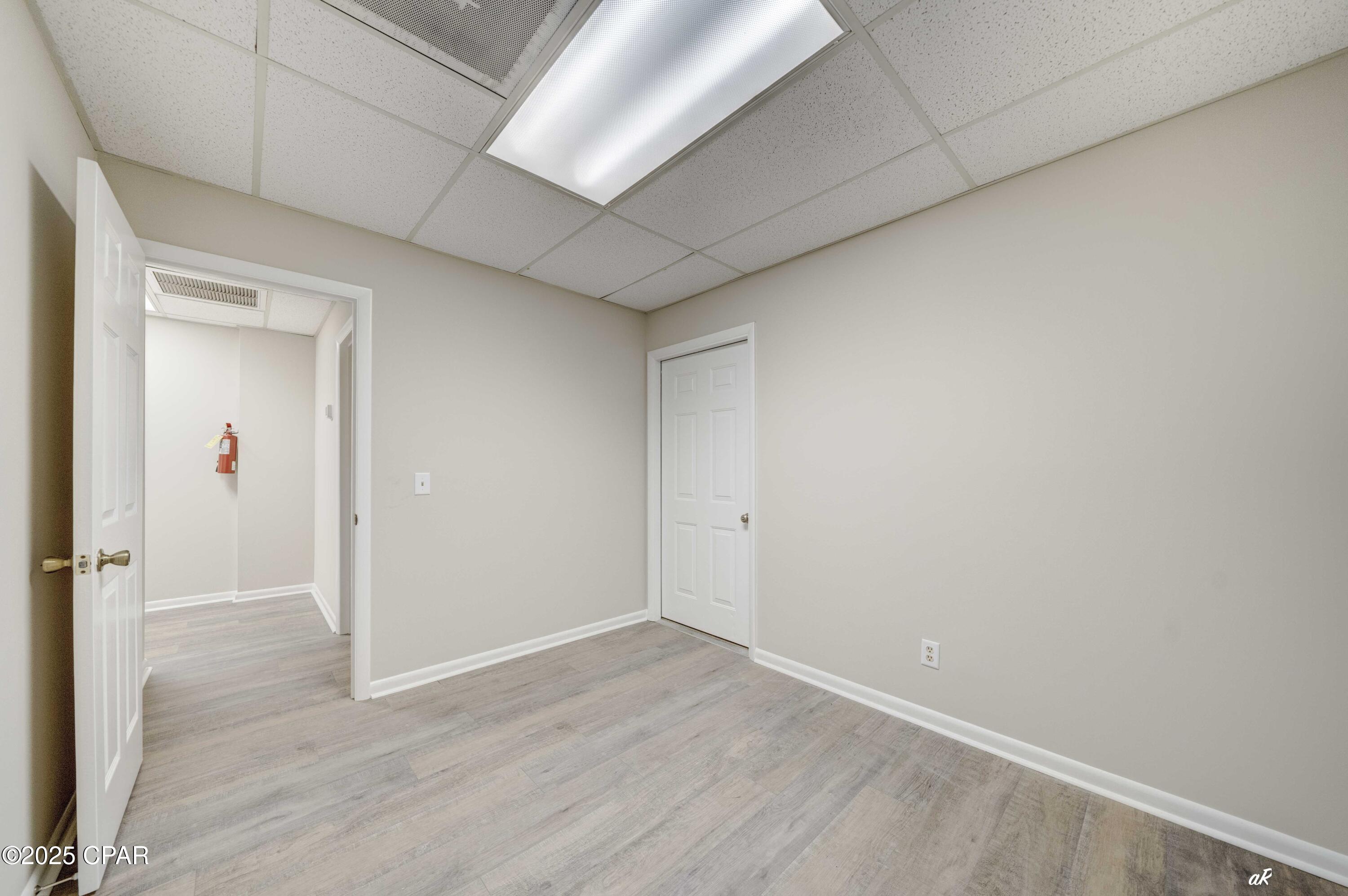 Image 11 For 512 Commerce Drive B