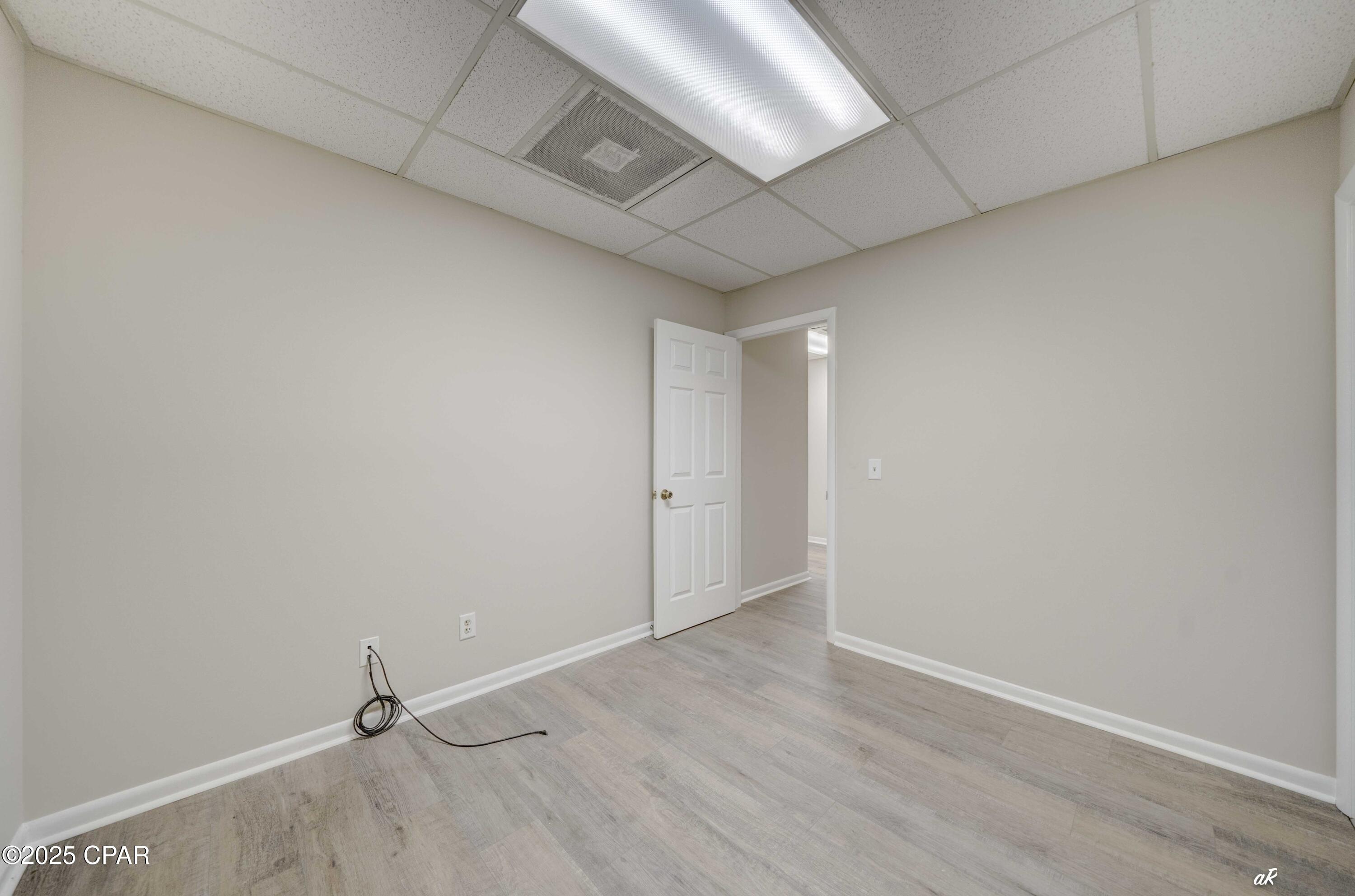Image 12 For 512 Commerce Drive B
