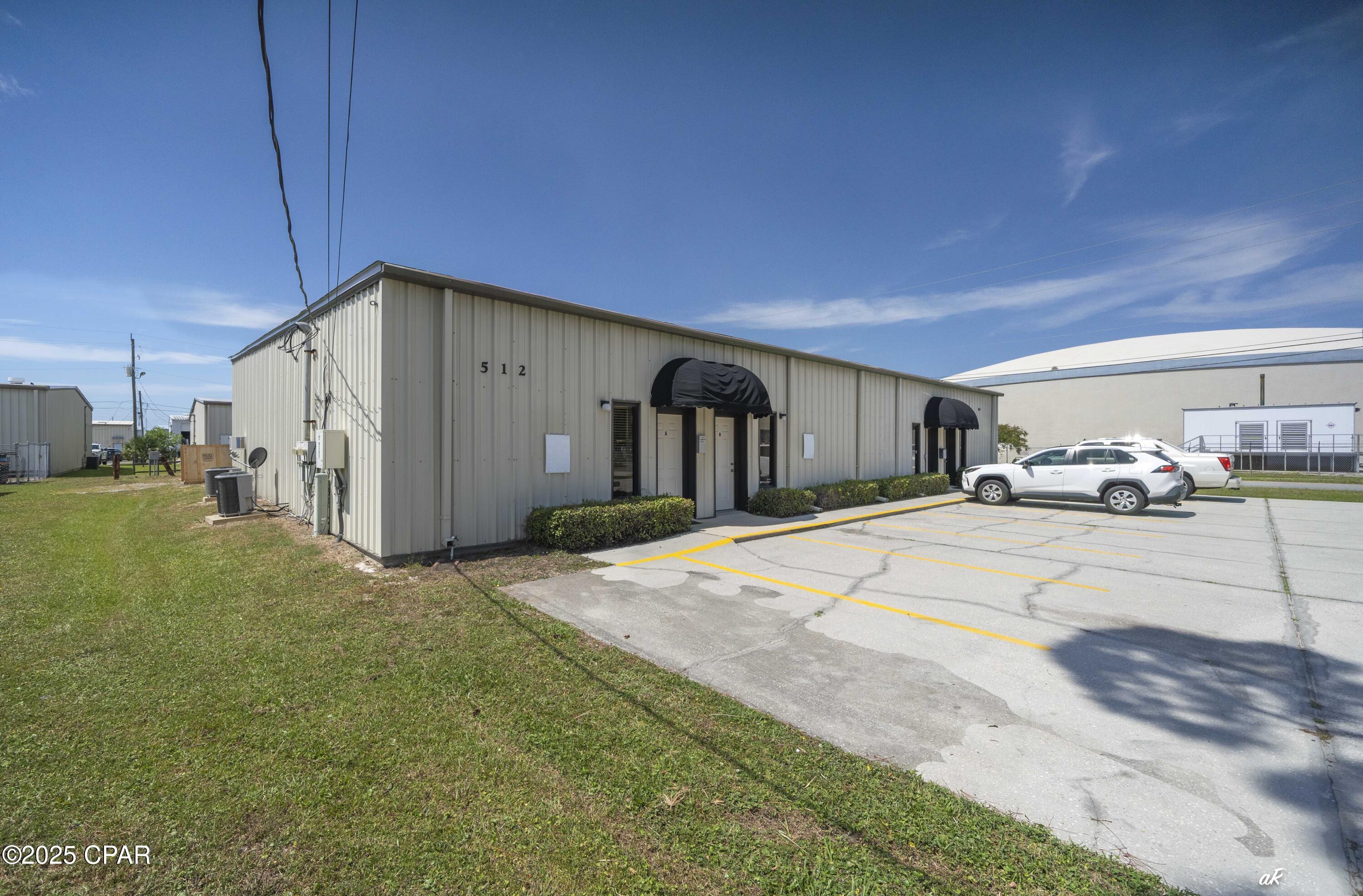 Image 3 For 512 Commerce Drive B