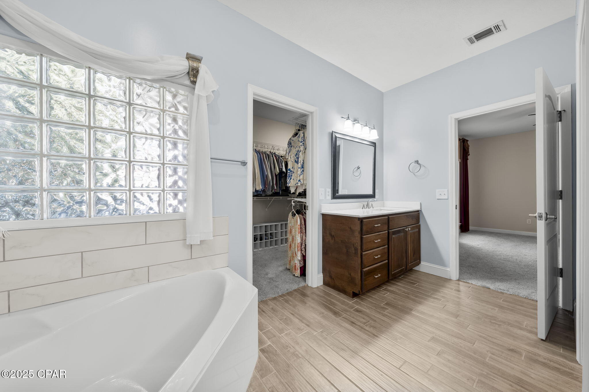 S Nqbhhrp3elphqojars01fuuv8xeeex6zlofd7w6lo