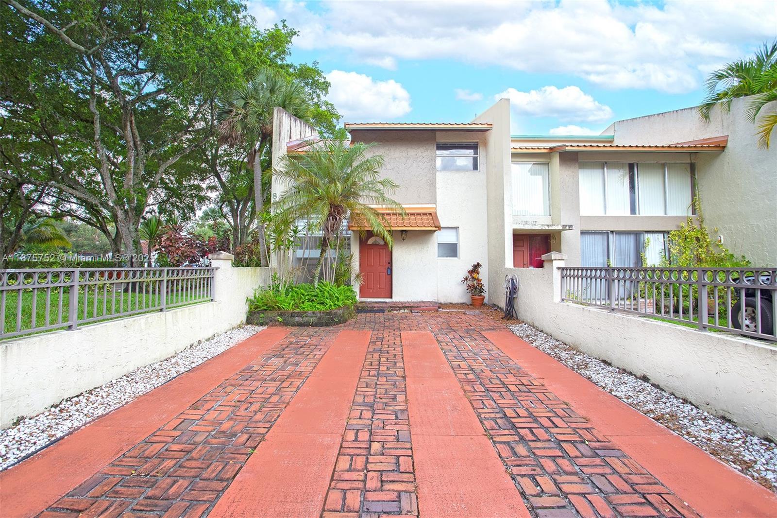 8811 Gatehouse Rd Unit 8, Plantation, Florida 33324