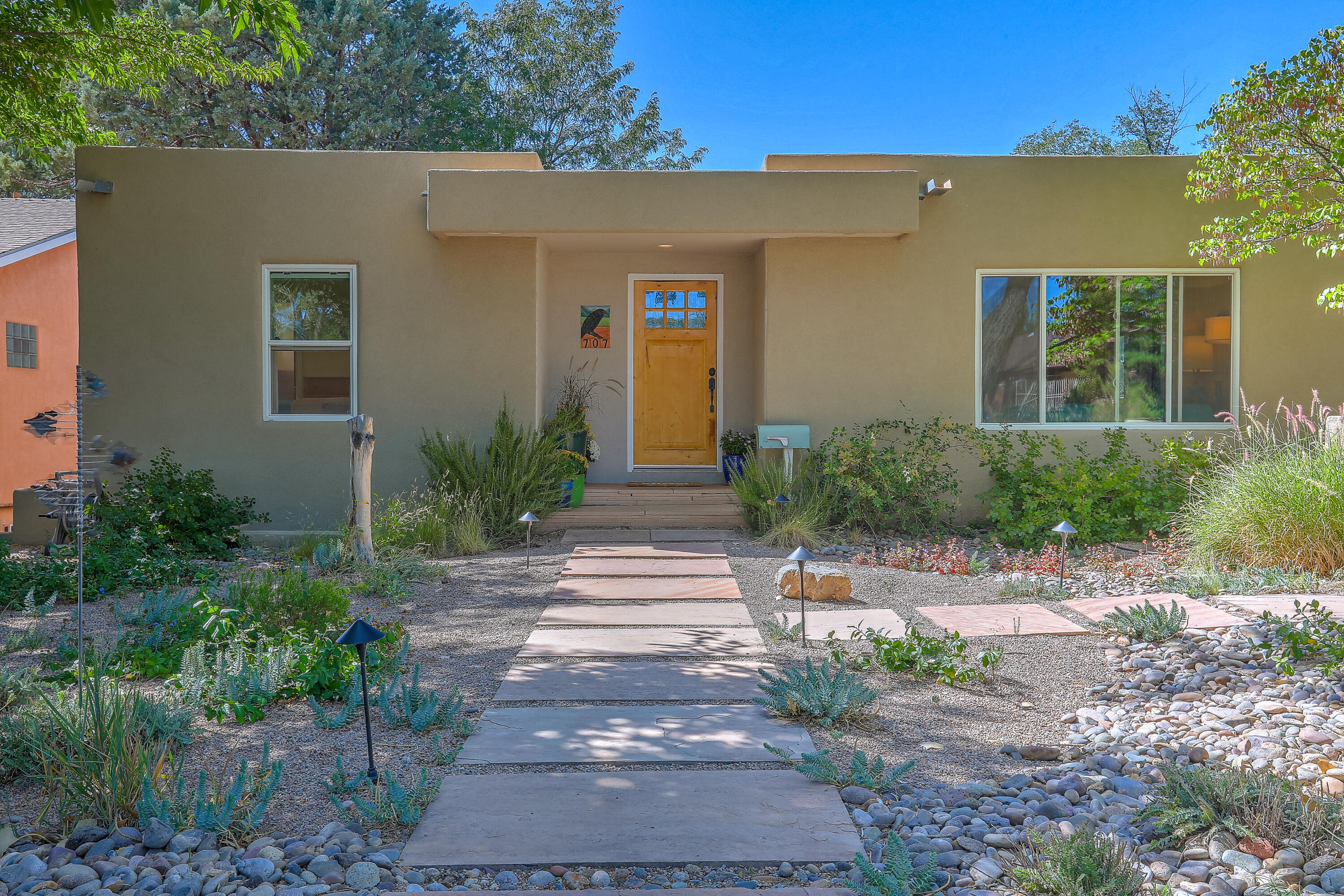 707 RICHMOND Drive SE 