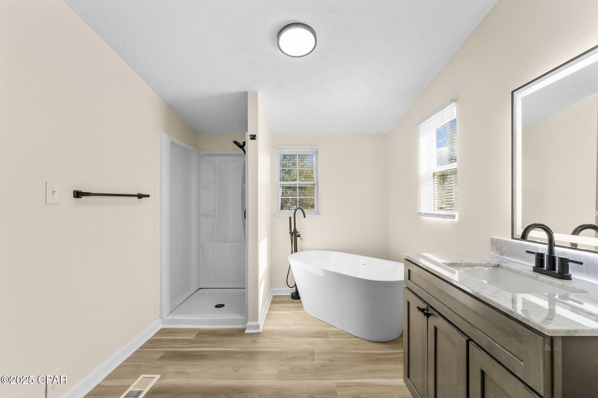 R3da7  I6mm5zgj8gqlqq3zxdphtuykaxk5pdumgmvo