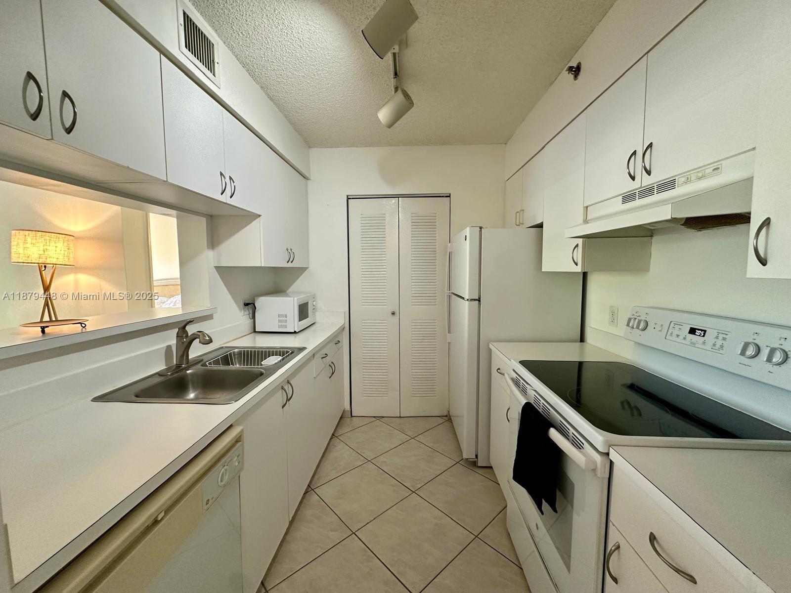 19701 E Country Club Dr #5405, Aventura FL 33180