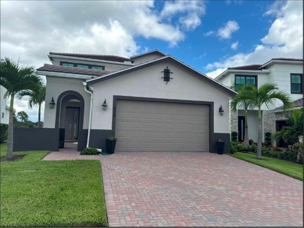 270 SE Fascino Cir