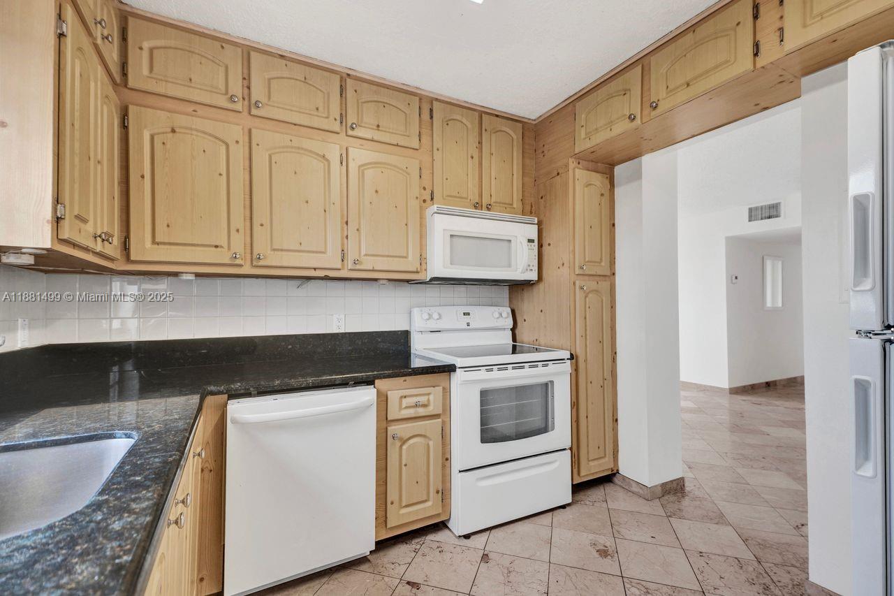 2025 164th St Unit 716, North Miami Beach, Florida 33162
