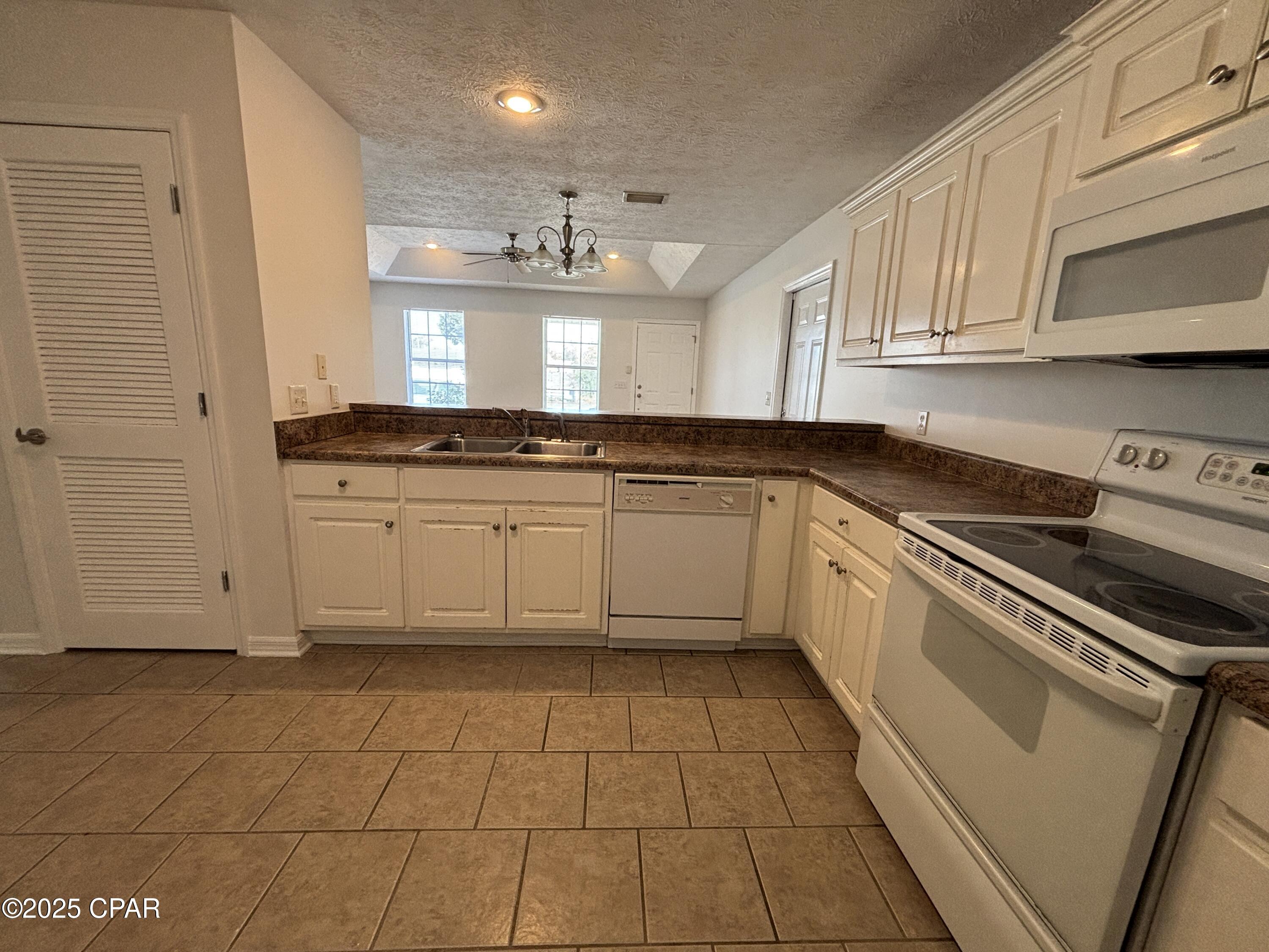 Lq0sdu3rvh8sfmasqyxsxjujsgvnjyjpypilowzwwb0