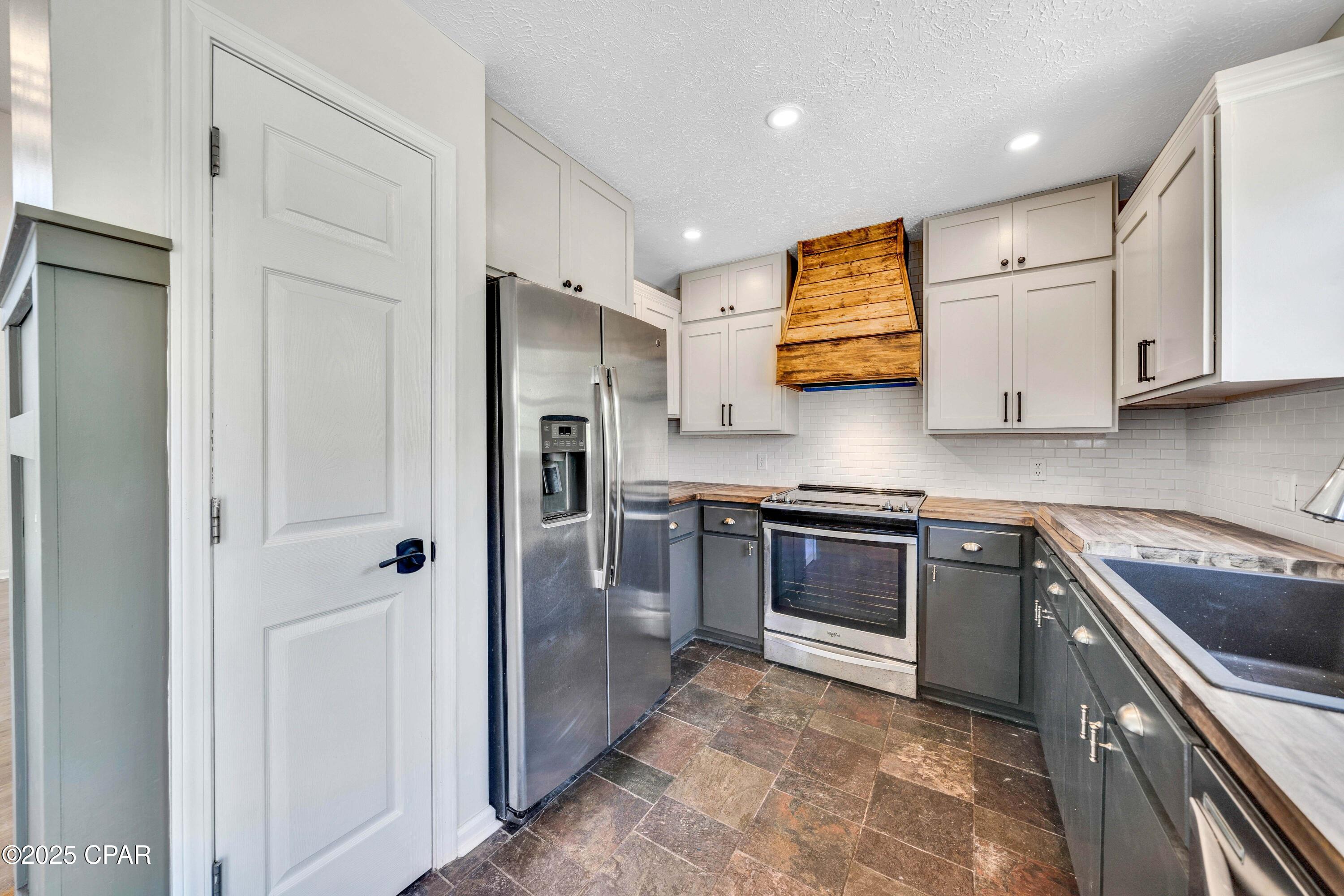 Image 8 For 333 Brady Way