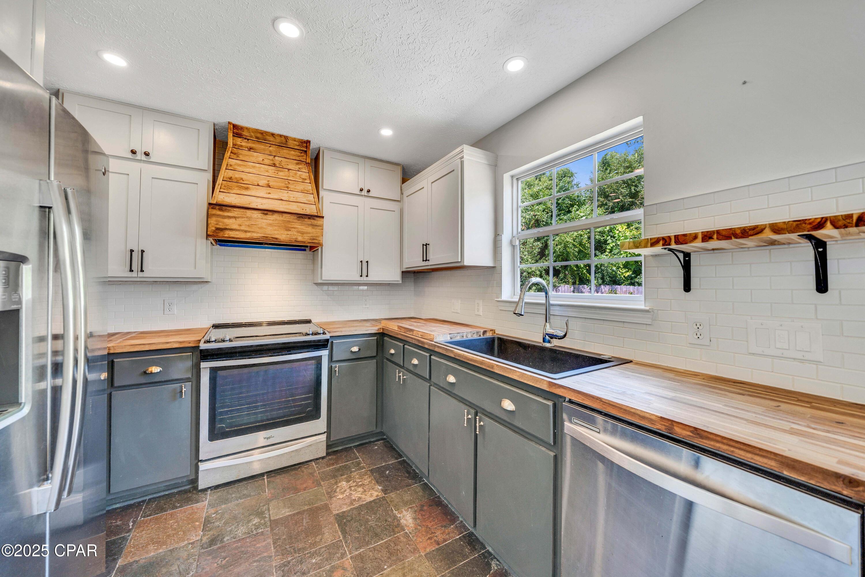 Image 9 For 333 Brady Way