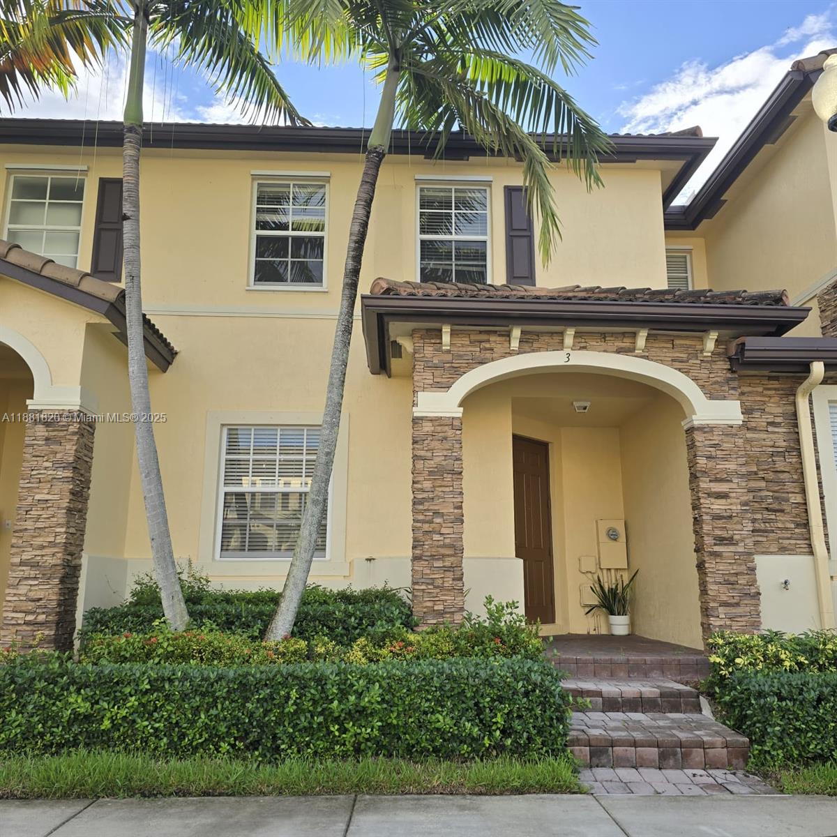 Lakes By The Bay Eve Repl