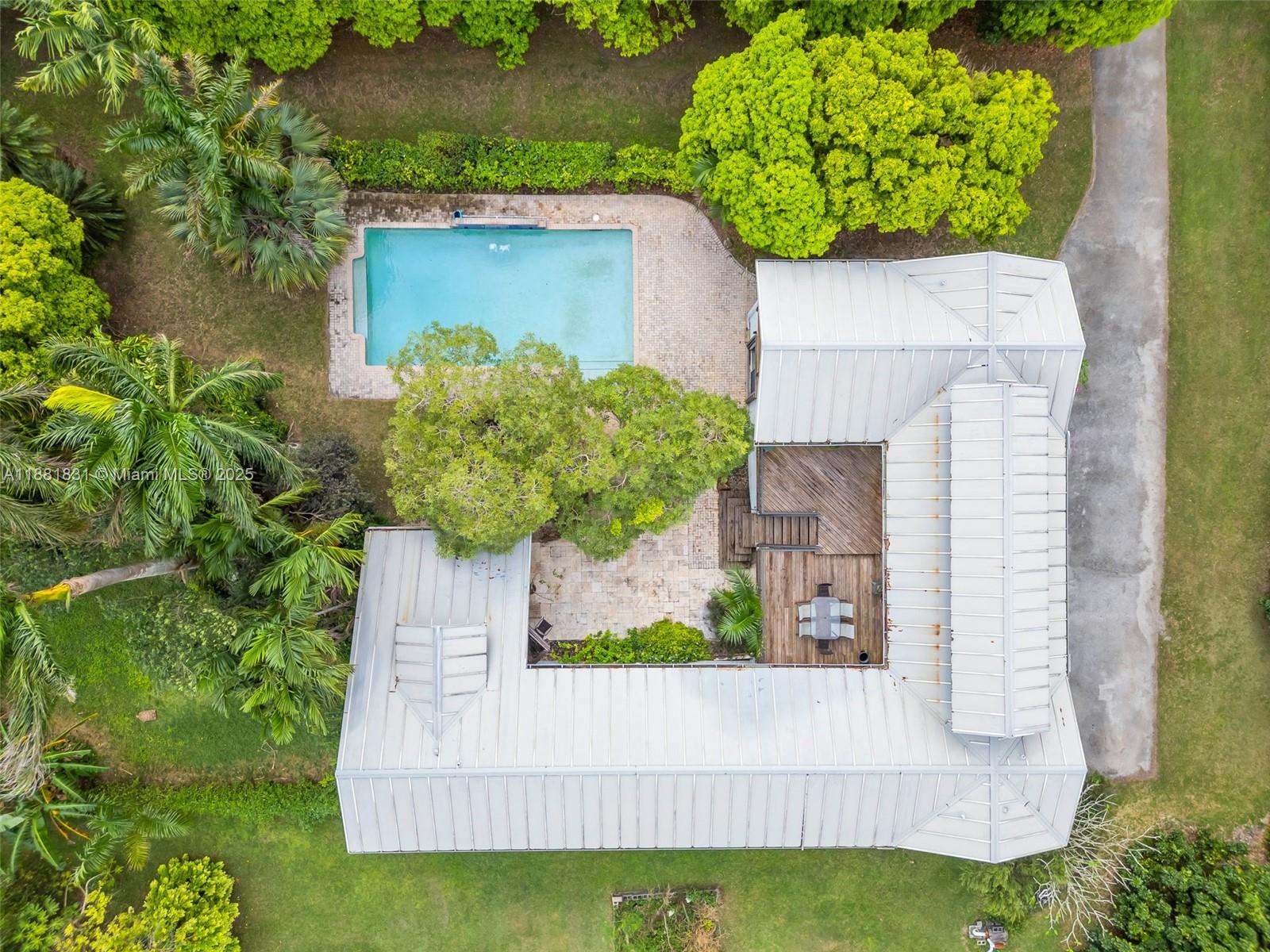 FOR RENT.. LOOKING TO RENT THE HOME ONLY ON THIS 5 ACRE COMPOUND THAT IS CURRENTLY FOR SALE.A TROPICAL FISH BUSINESS IS  ACTIVE ON THE PROPERTY WITH ITS OWN SEPERATE SPACE AND ENTRY. NEITHER WILL INTERFERE. WITH  THE OTHER  THERE IS PLENTY OF SPACE TO OFFER PRIVACY .. LISTED FOR SALE SEE MLS NUMBER A11696487.. CAN SIGN A LEASE OR DO MONTH TO MONTH WITH A MIN OF 4 MONTHS..
ITS A 3/2 WITH LOWER LEVEL OFFICE OR 4TH ON GROUND FLOOR...POOL HOME WITH ASST FRUIT TREES . COVERED CARPORT PARKING.