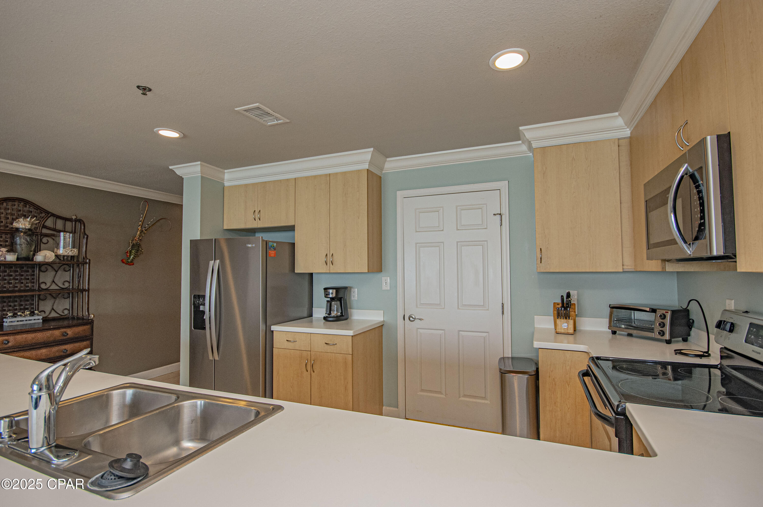 Image 9 For 6627 Thomas Drive 706