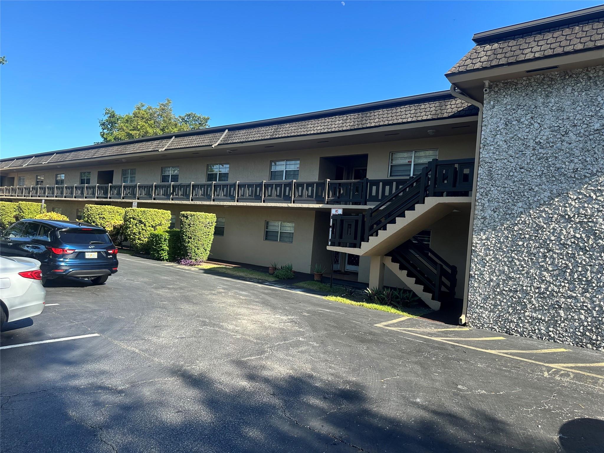 Lakeside Manor North Cond