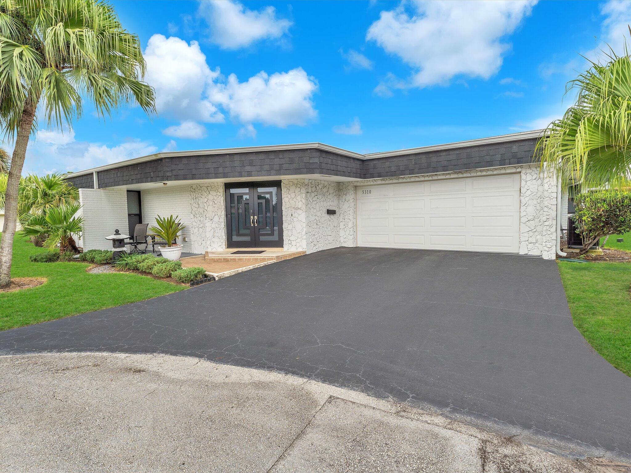 5310 Mango Circle, Tamarac, Florida 33319