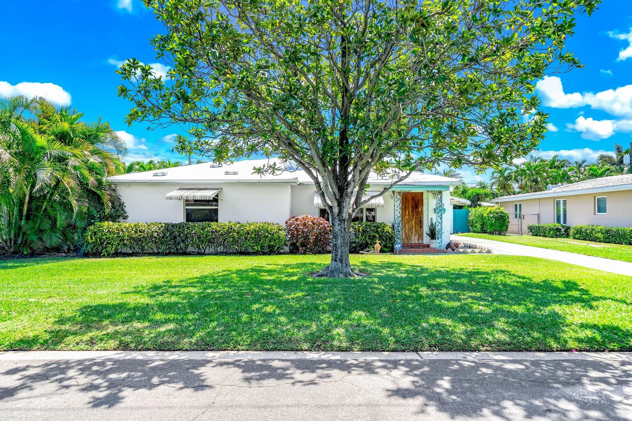 348 Alhambra Pl, West Palm Beach, Florida 33405