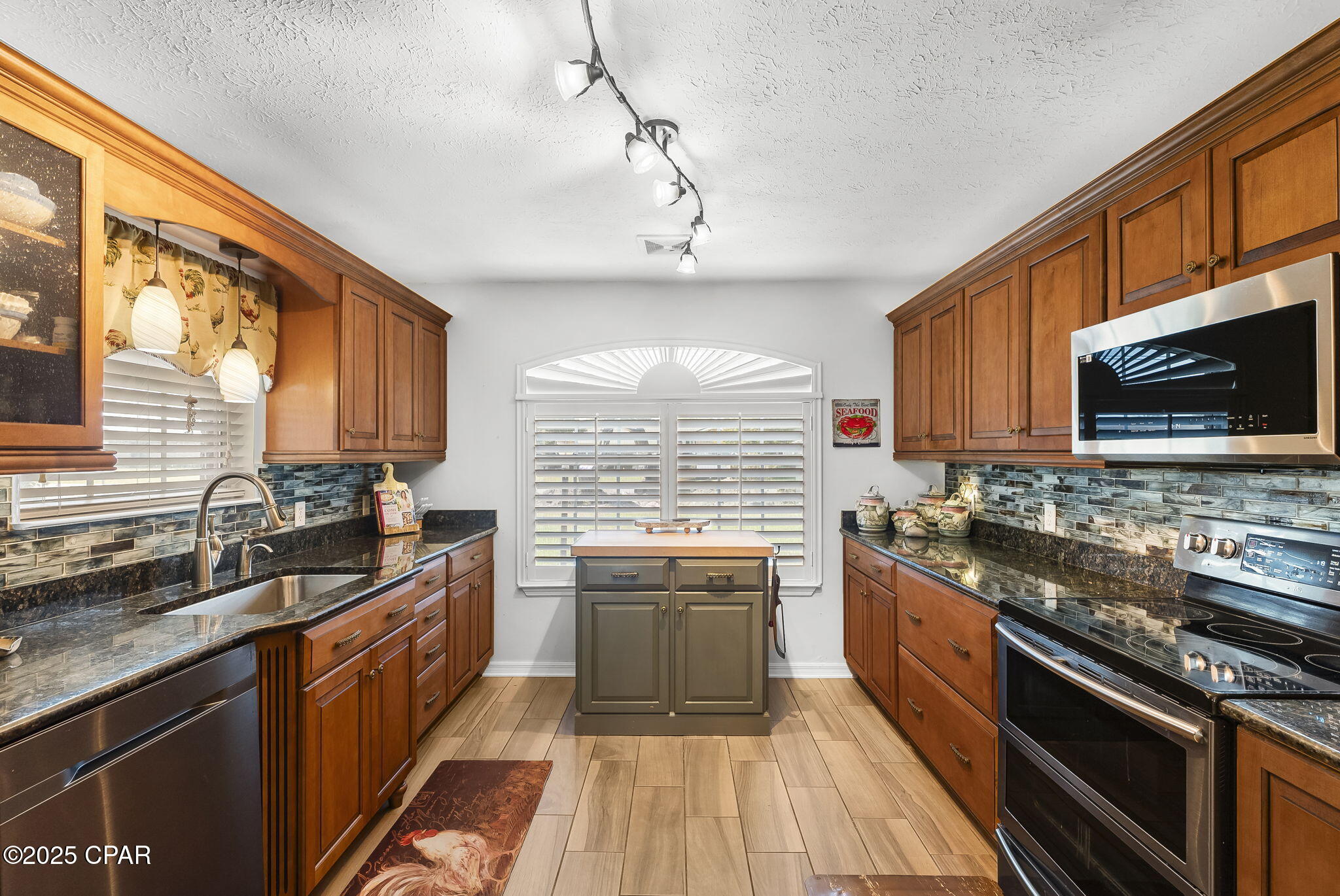 Wpn4np0fenycuz9ge1yngylaosavp_f_clganueiipo