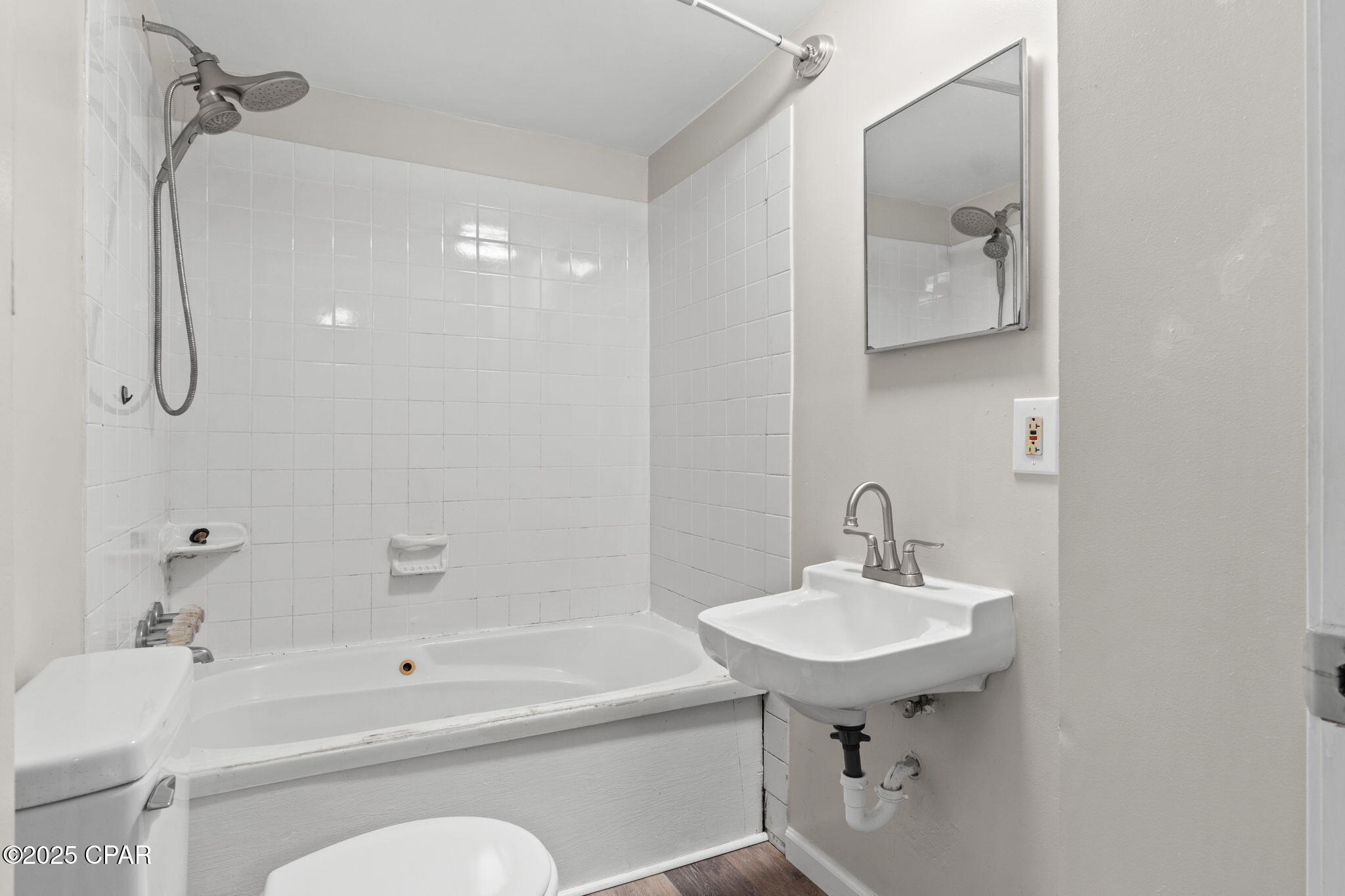 Qtjfto18lfzly3xp1bojr L0zrqynbfim1b8dmrcr_i